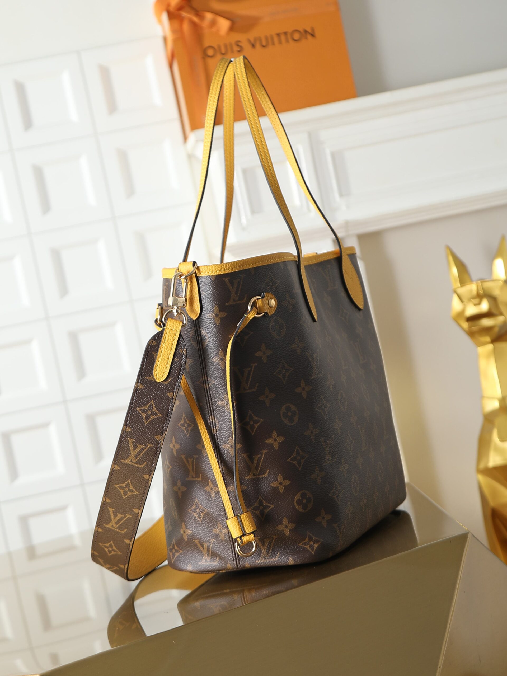 Louis Vuitton Neverfull Bandoulière Inside Out MM Tote Bag in Yellow Monogram - Image 5