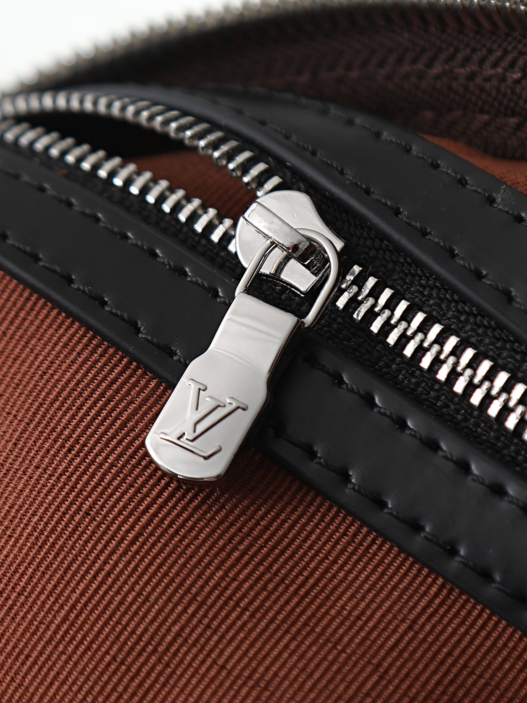 Louis Vuitton Keepall 45 Monogram Canvas Travel Bag - Image 5