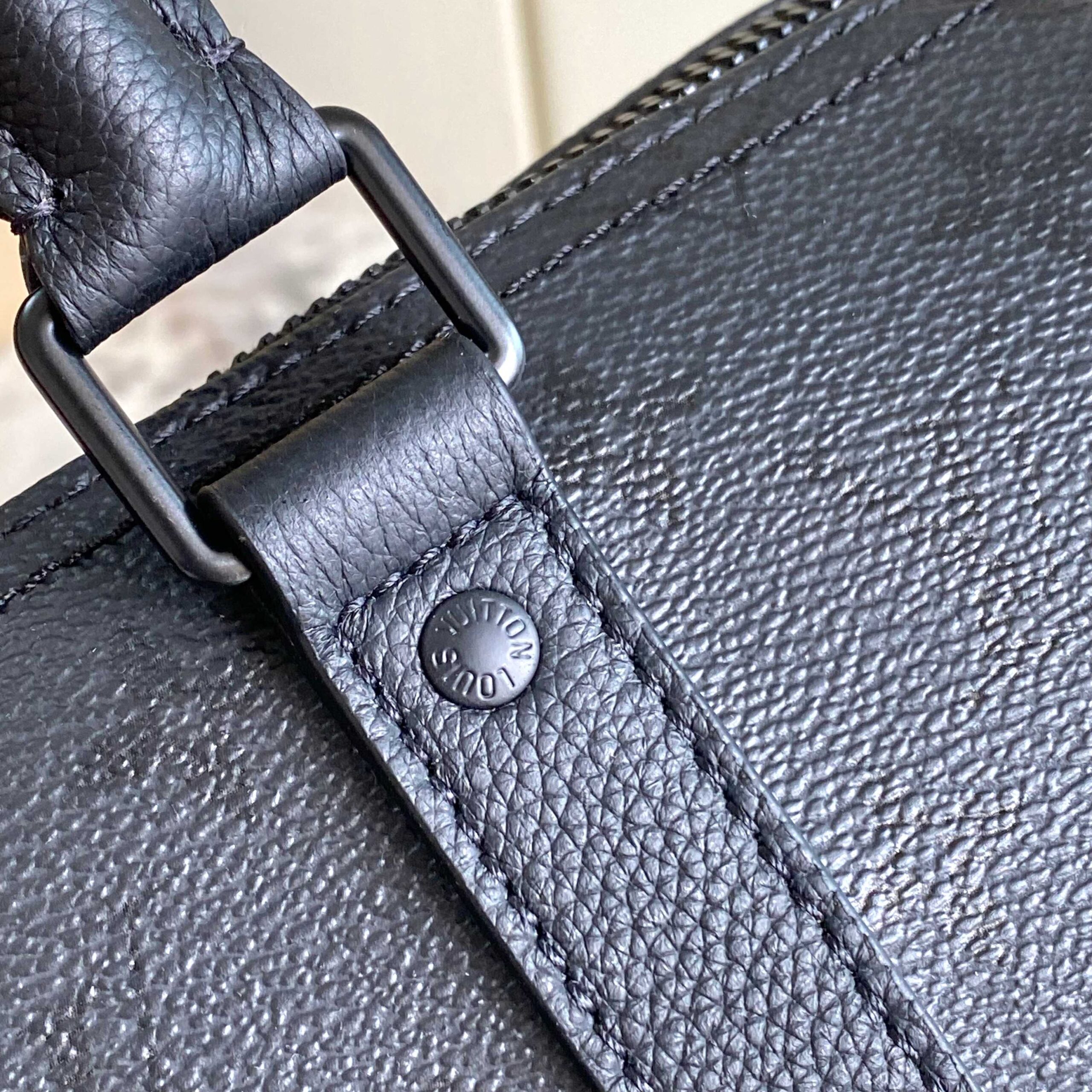 Louis Vuitton Keepall Bandoulière 25 Travel Bag in Monogram Midnight Coated Canvas - Image 5