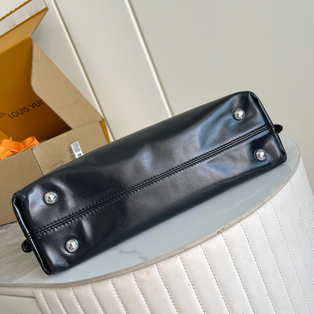 Louis Vuitton LV Vibe Carryall East West Handbag - Image 5
