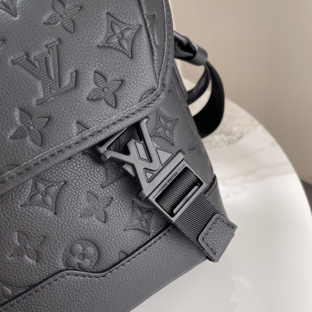 Louis Vuitton Voyager Small Messenger Bag - Image 5