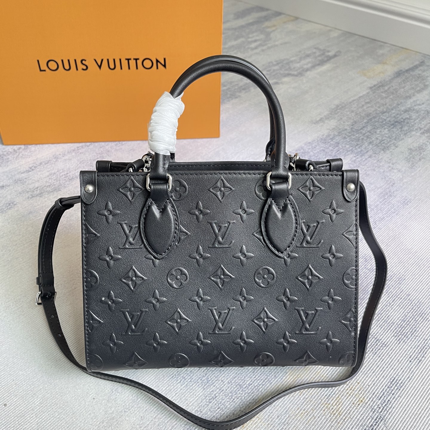 Louis Vuitton OnTheGo PM Monogram Bold Handbag M14576 - Image 5