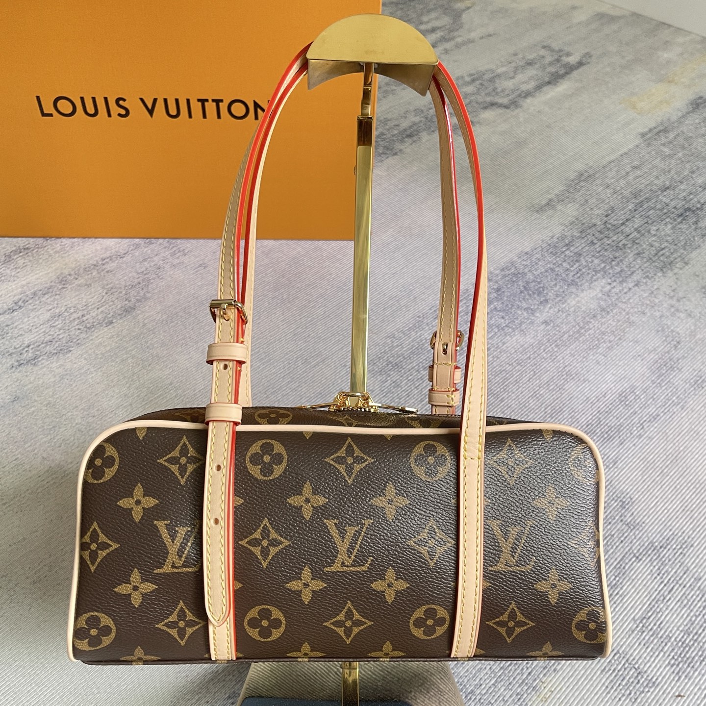 Louis Vuitton Hang On Handbag in Monogram Canvas - Image 5