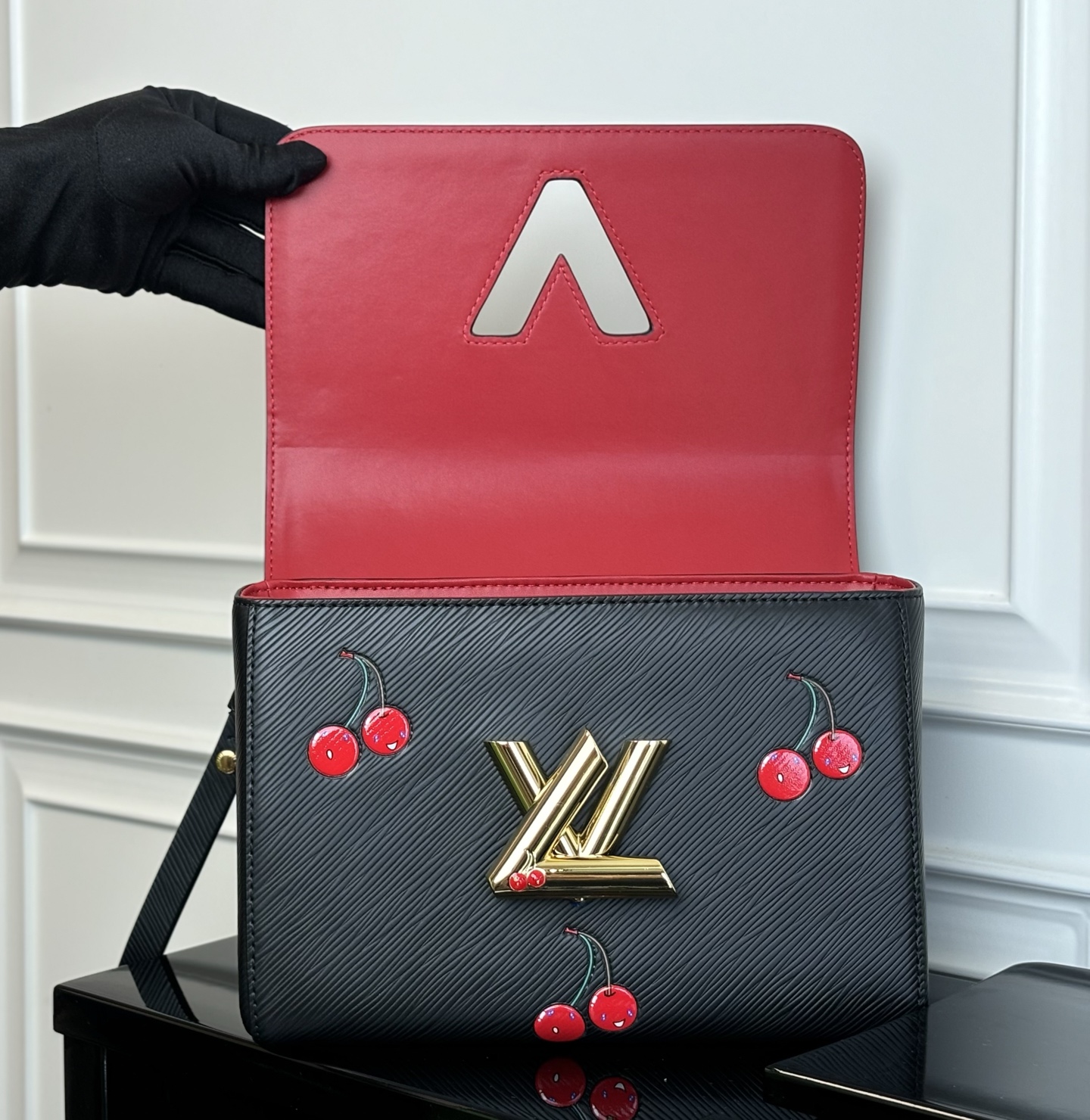Louis Vuitton Twist Medium Handbag in Black Epi Leather - Image 5