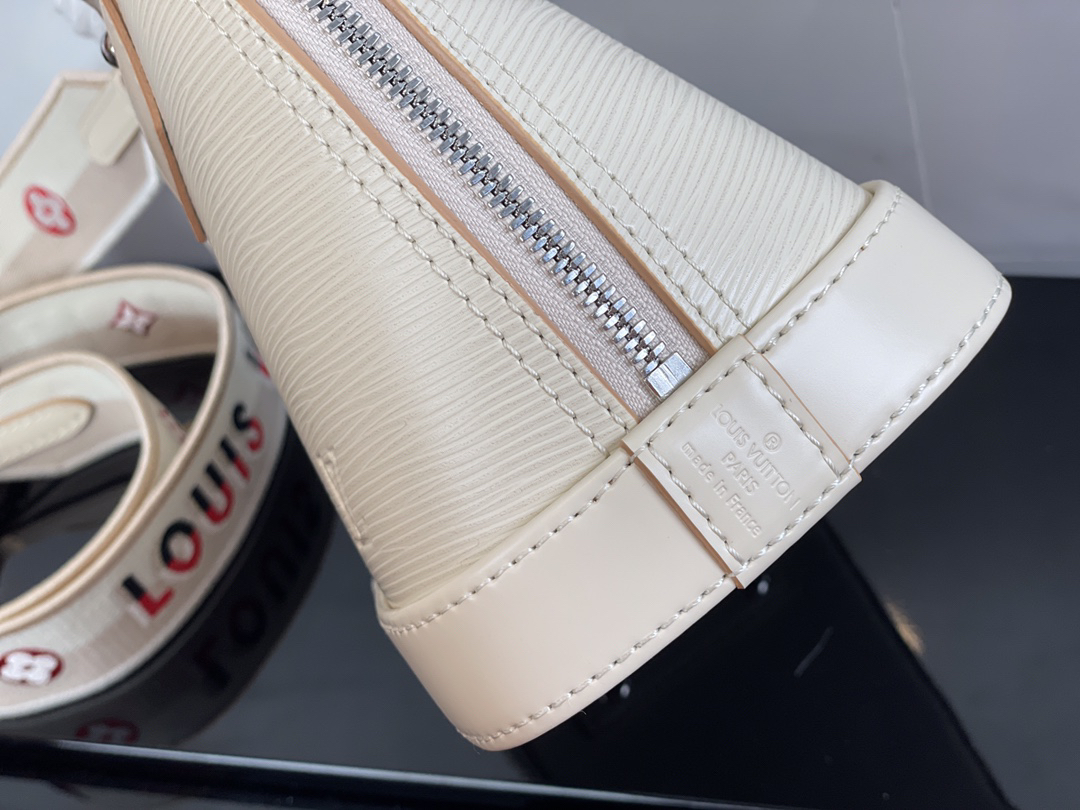 Louis Vuitton Alma BB Crossbody Bag in White Epi Leather - Image 5