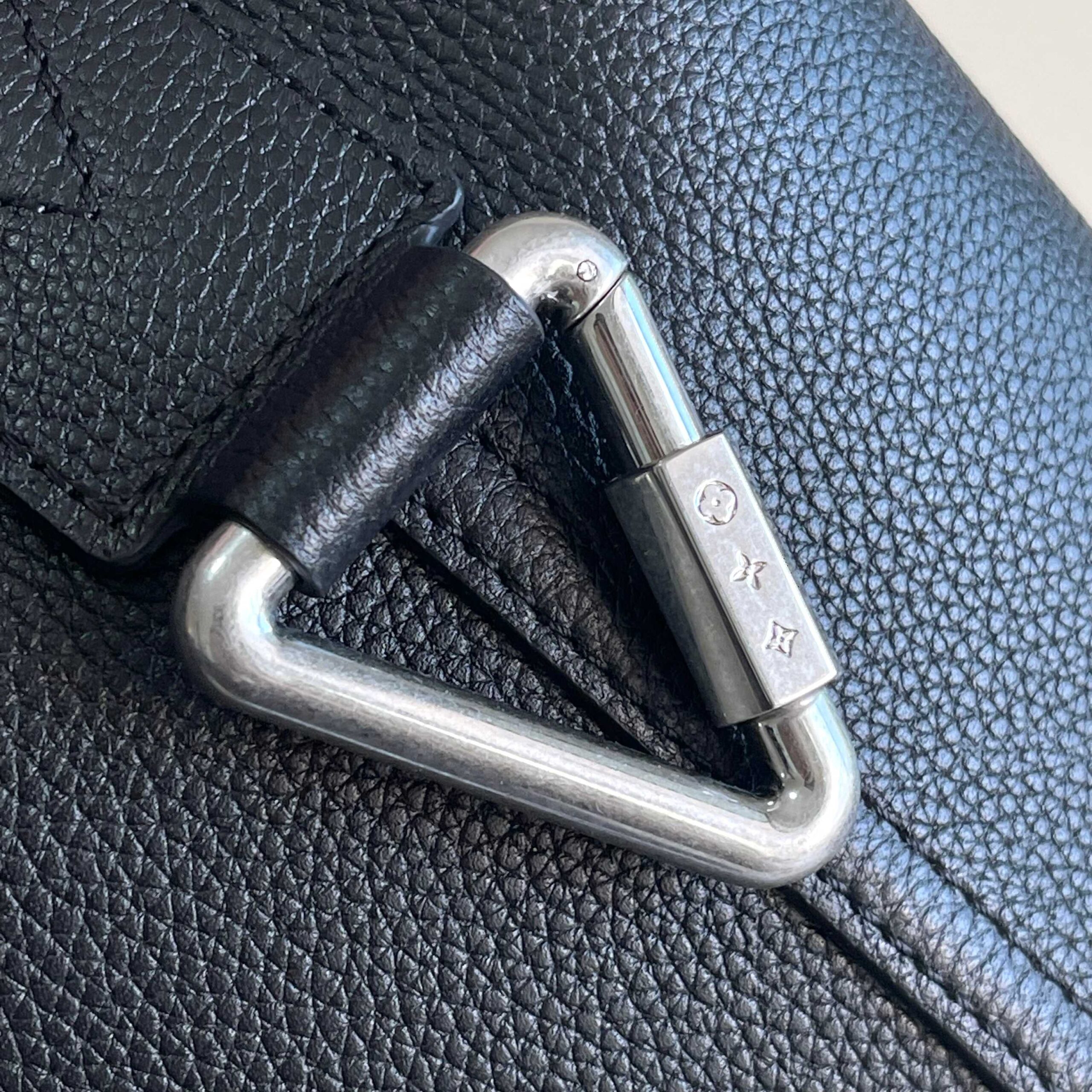Louis Vuitton Verso Hobo Handbag - Image 5