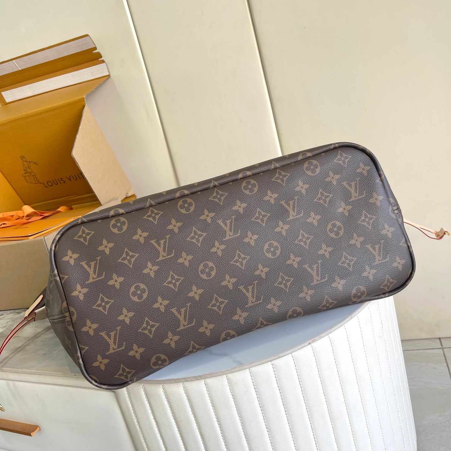 Louis Vuitton Neverfull Bandoulière Inside Out GM Tote Bag - Image 5