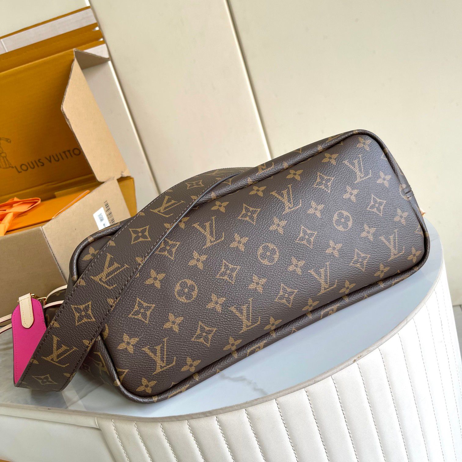 Louis Vuitton Neverfull MM Tote Bag in Damier Azur Canvas - Image 5