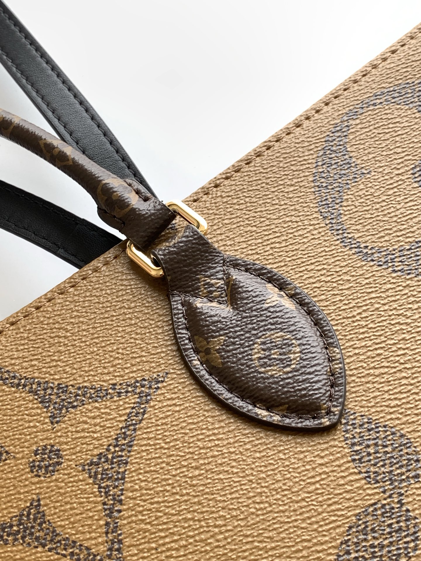 Louis Vuitton Onthego Tote Bag M45320 in Monogram Giant Canvas - Image 5