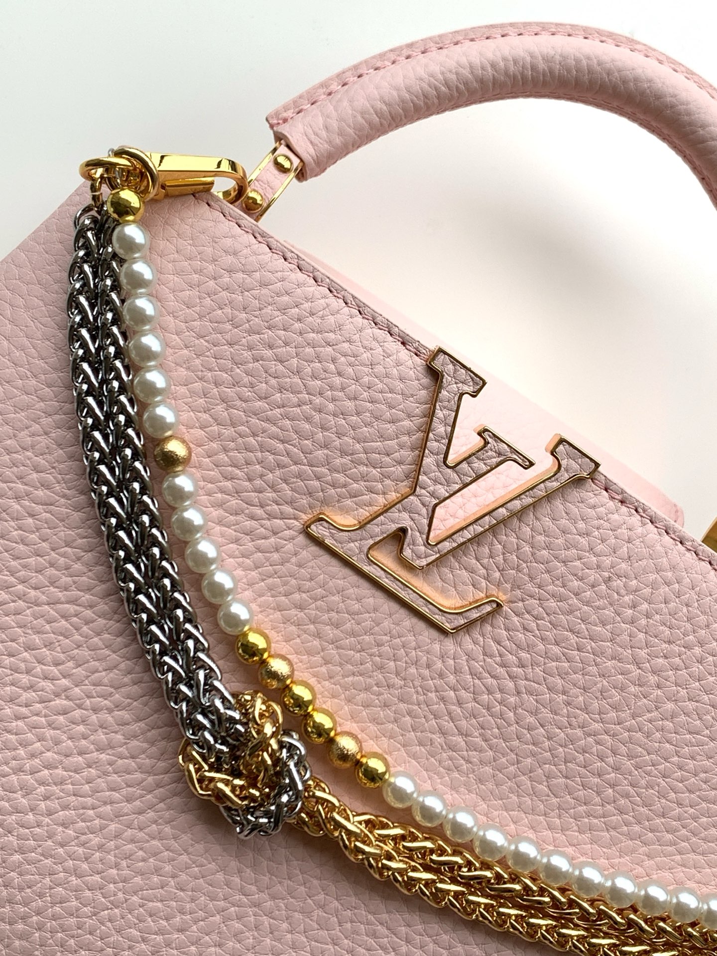 Louis Vuitton Capucines BB Handbag, Light Pink Pearl Double Chain - Image 5