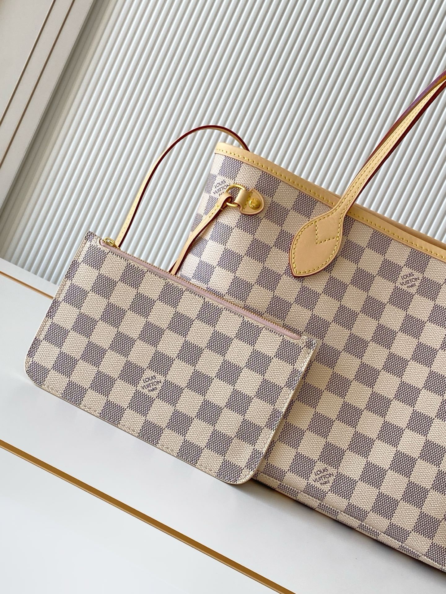 Louis Vuitton Neverfull Small Tote Bag in Damier Ebene Canvas - Image 5
