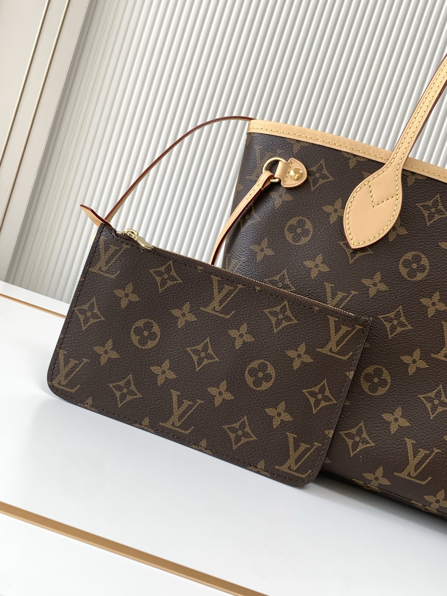 Louis Vuitton Neverfull Small Tote Bag in Damier Ebene Canvas - Image 5