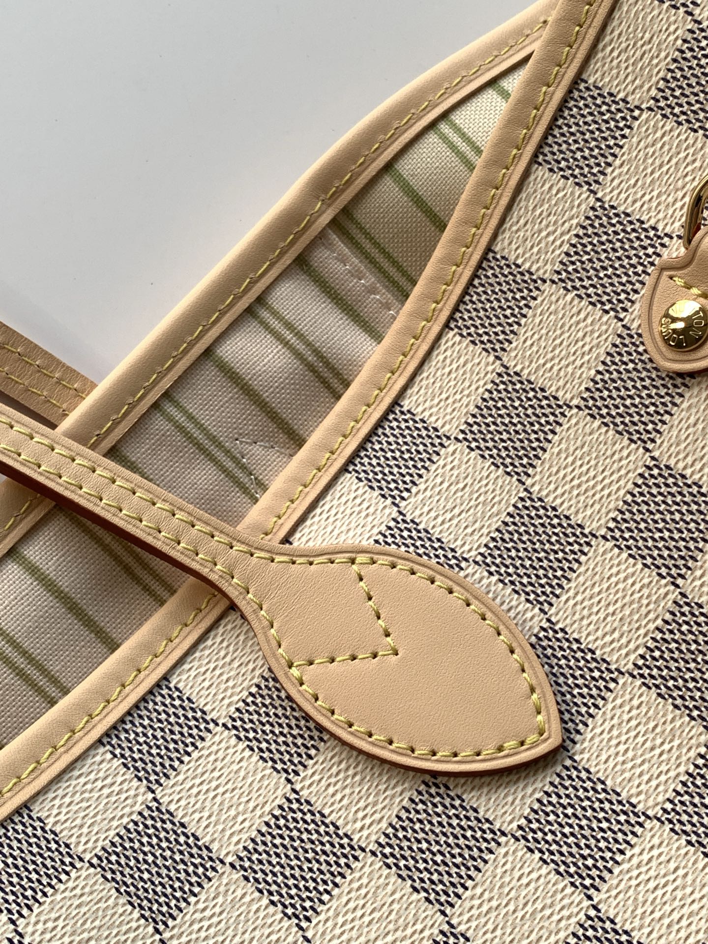 Louis Vuitton Neverfull Medium Monogram Tote Bag - Image 5
