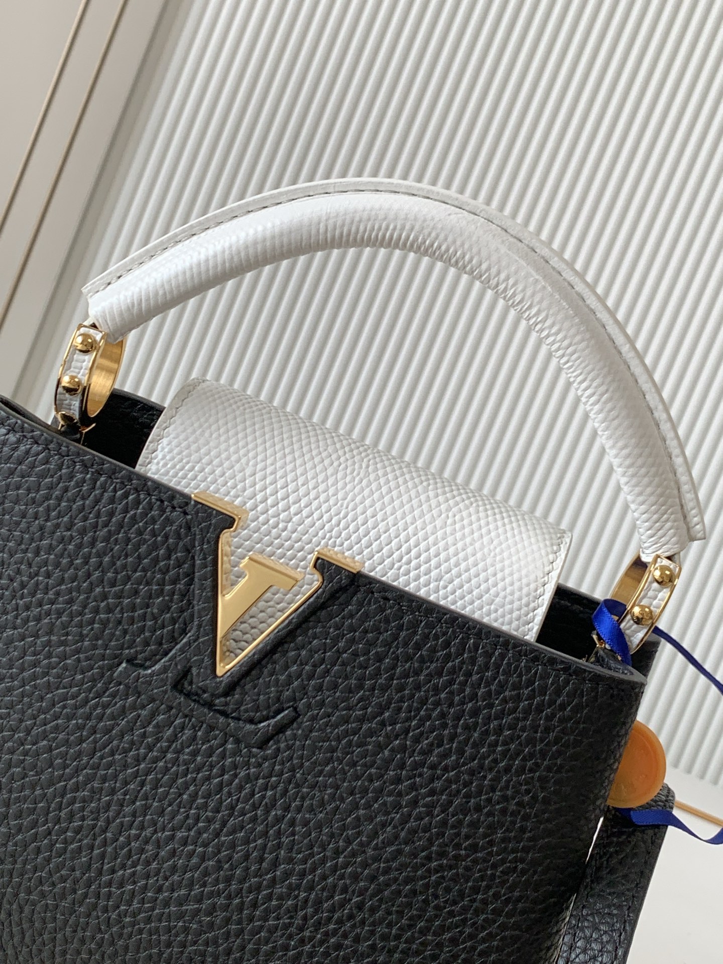 Louis Vuitton Capucines Mini Handbag N85829 - Black with Gold Hardware - Image 5