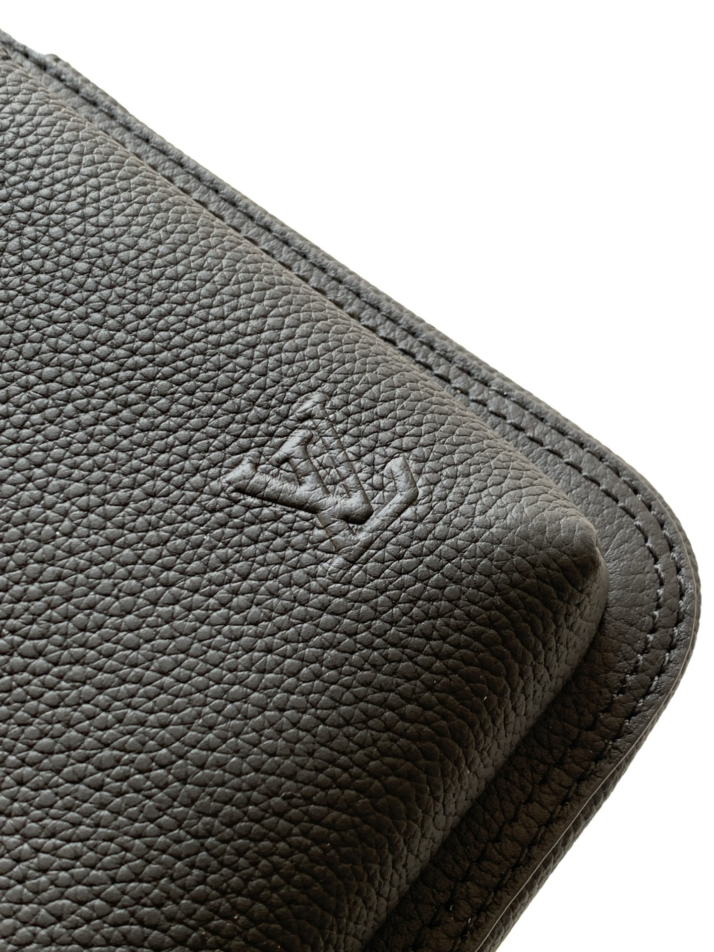 Louis Vuitton Avenue Sling Bag PM – LV Aerogram - Image 5