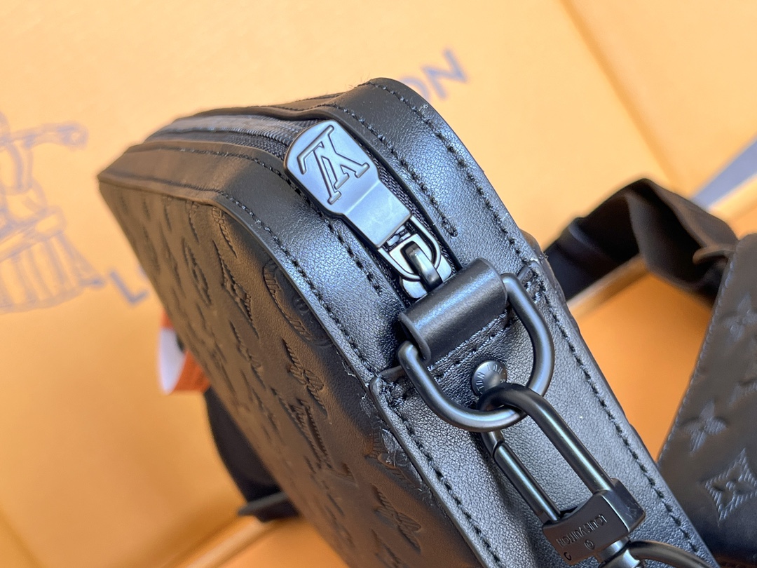 Louis Vuitton Duo Messenger Bag in Monogram Shadow Leather - Image 5
