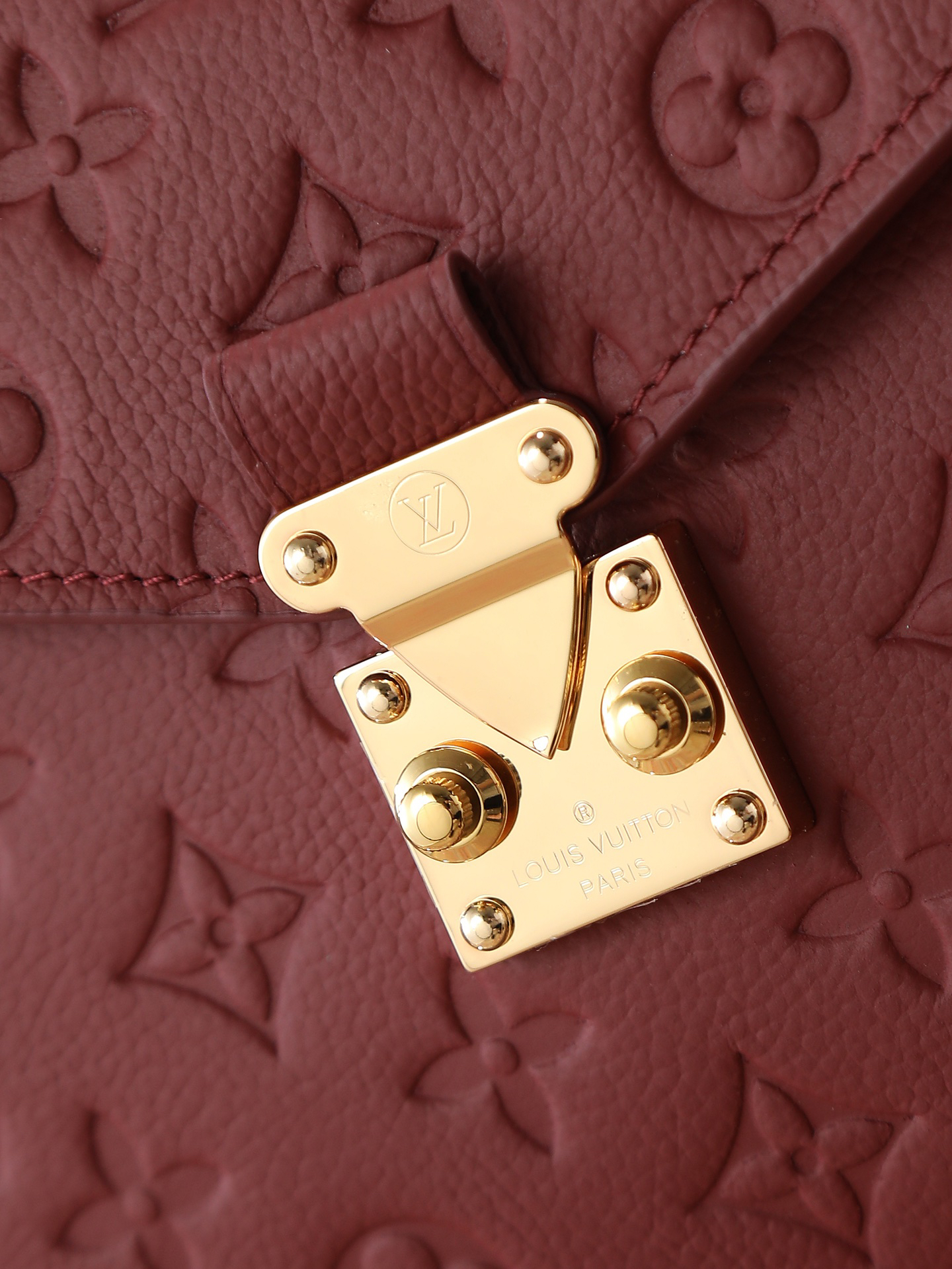 Louis Vuitton Pochette Métis Handbag in Burgundy Monogram Empreinte Leather - Image 5