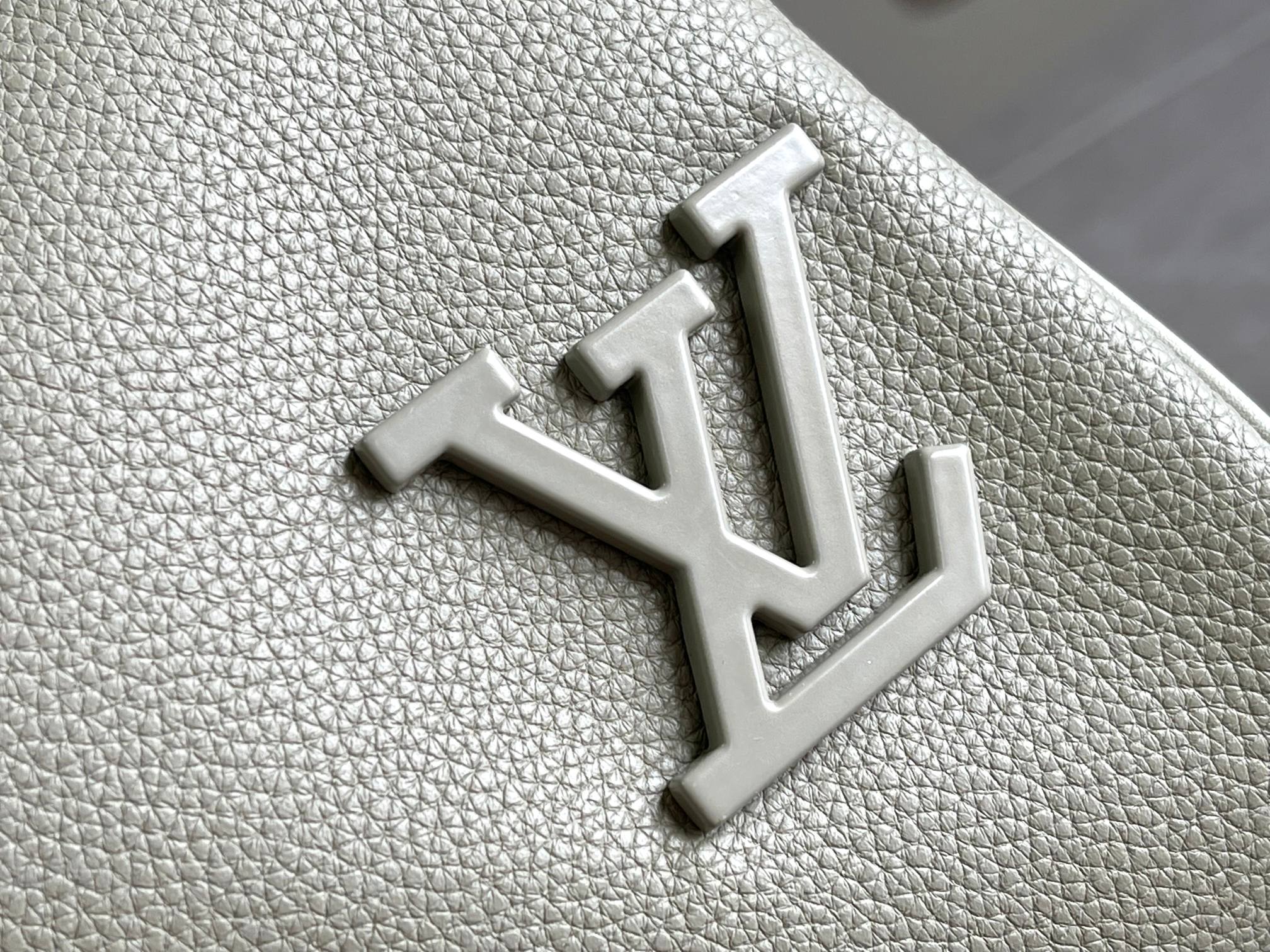 Louis Vuitton Keepall Bandoulière 50 Travel Bag - Image 5