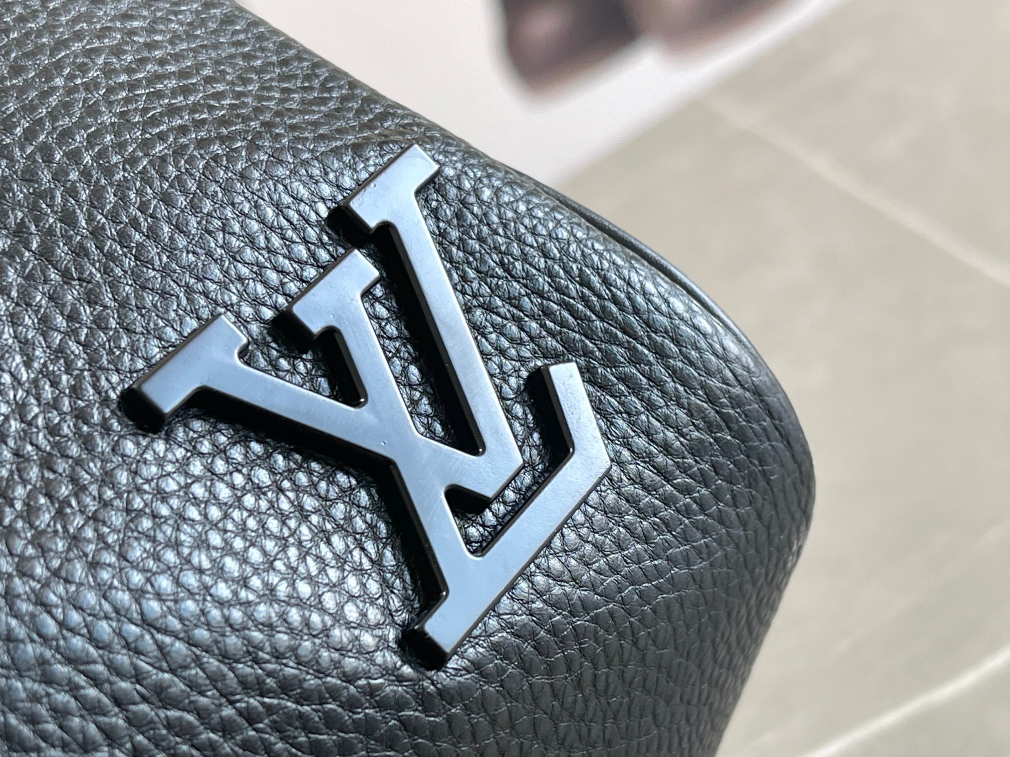 Louis Vuitton Keepall Bandoulière 50 Travel Bag - Image 5
