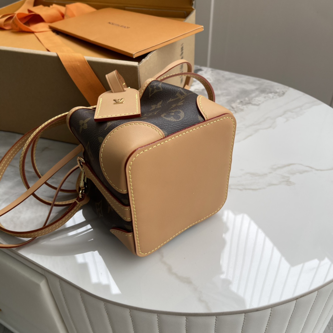 Louis Vuitton Noé Leather Bucket Bag - Image 5