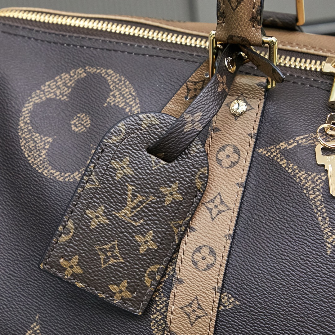 Louis Vuitton Keepall Bandoulière 45 Travel Bag in Monogram Giant - Image 5