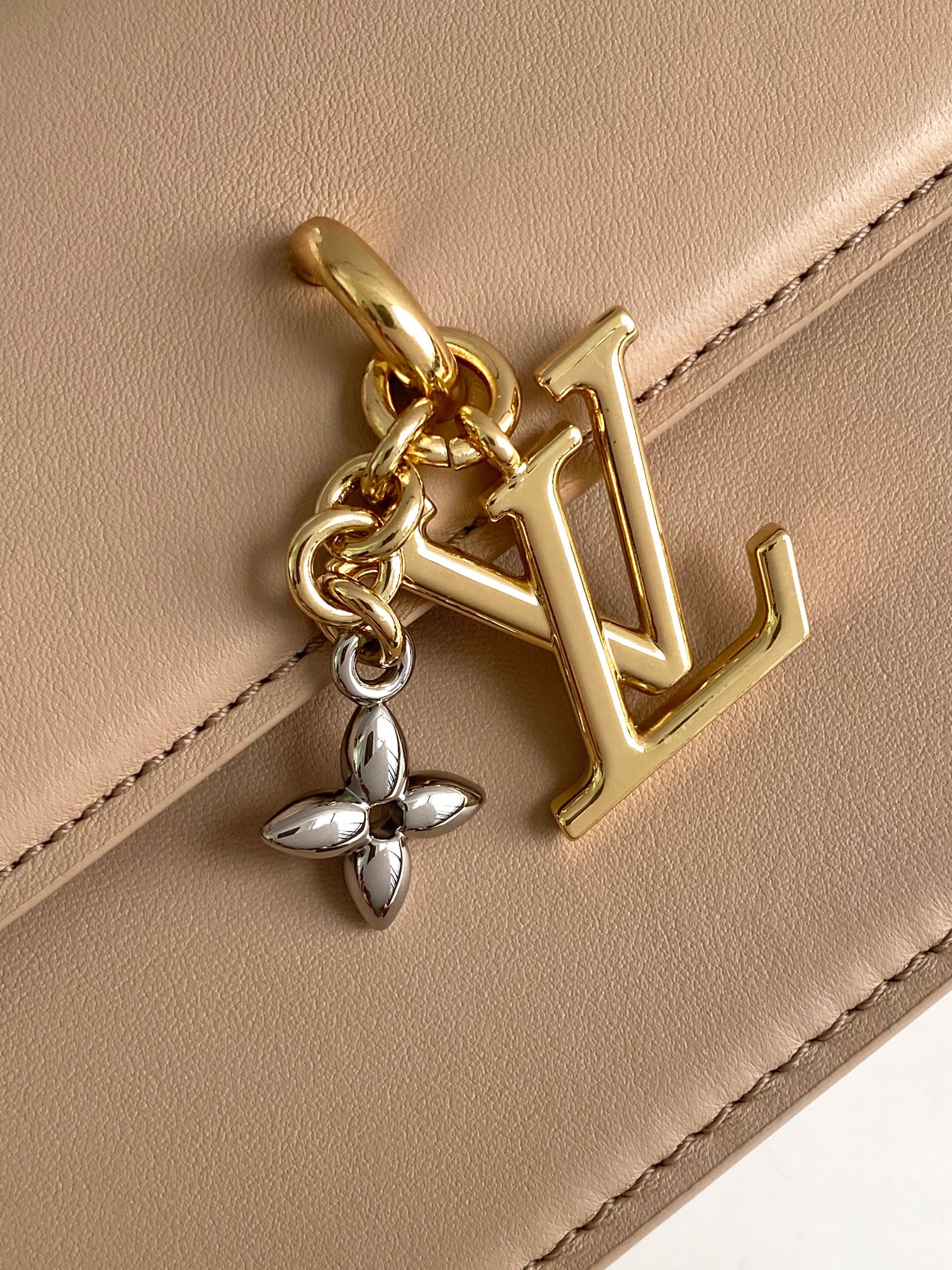 Louis Vuitton LV Bloom Wallet On Chain Crossbody Bag - Image 5