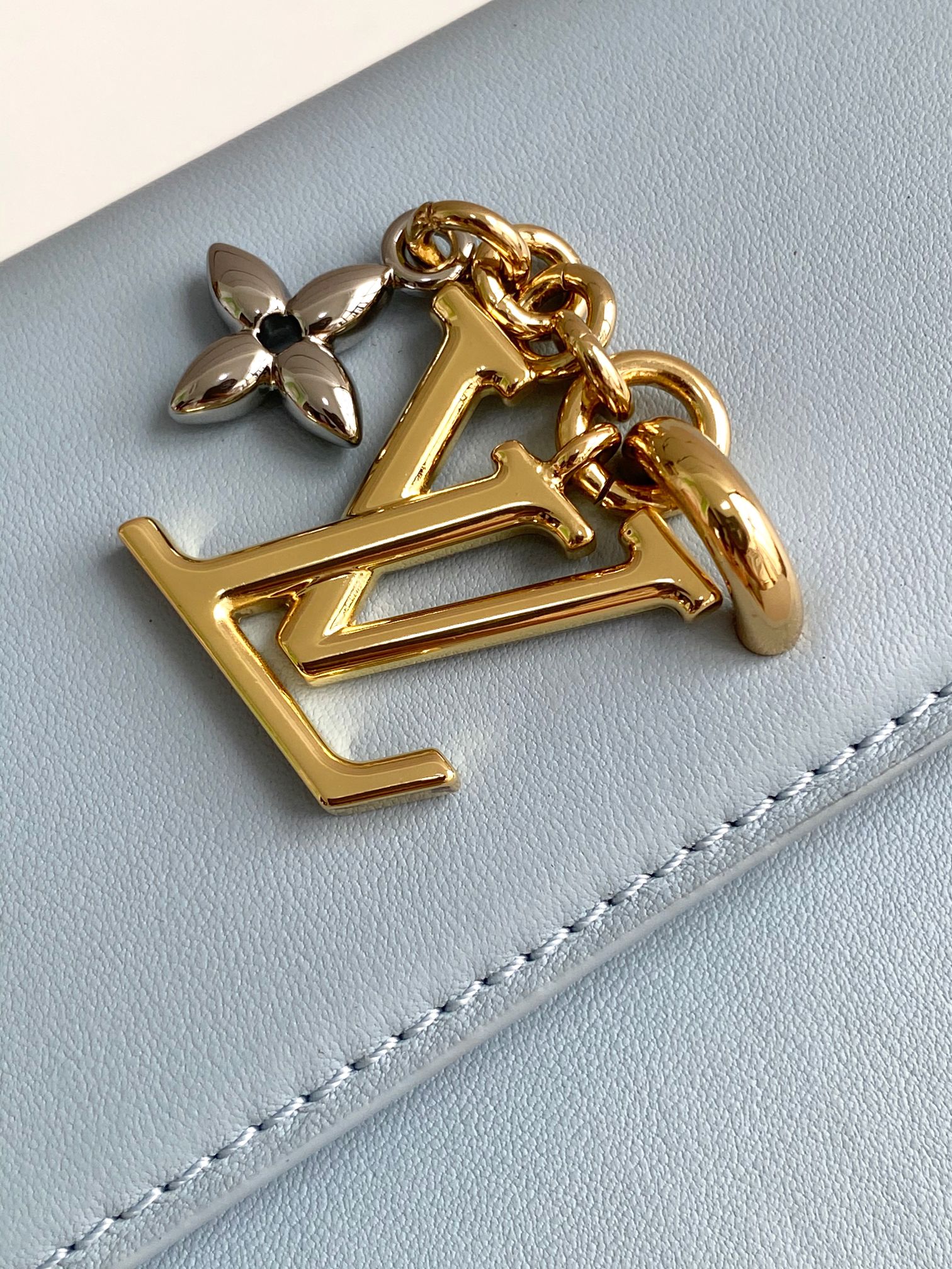 Louis Vuitton LV Bloom Wallet On Chain Crossbody Bag - Image 5
