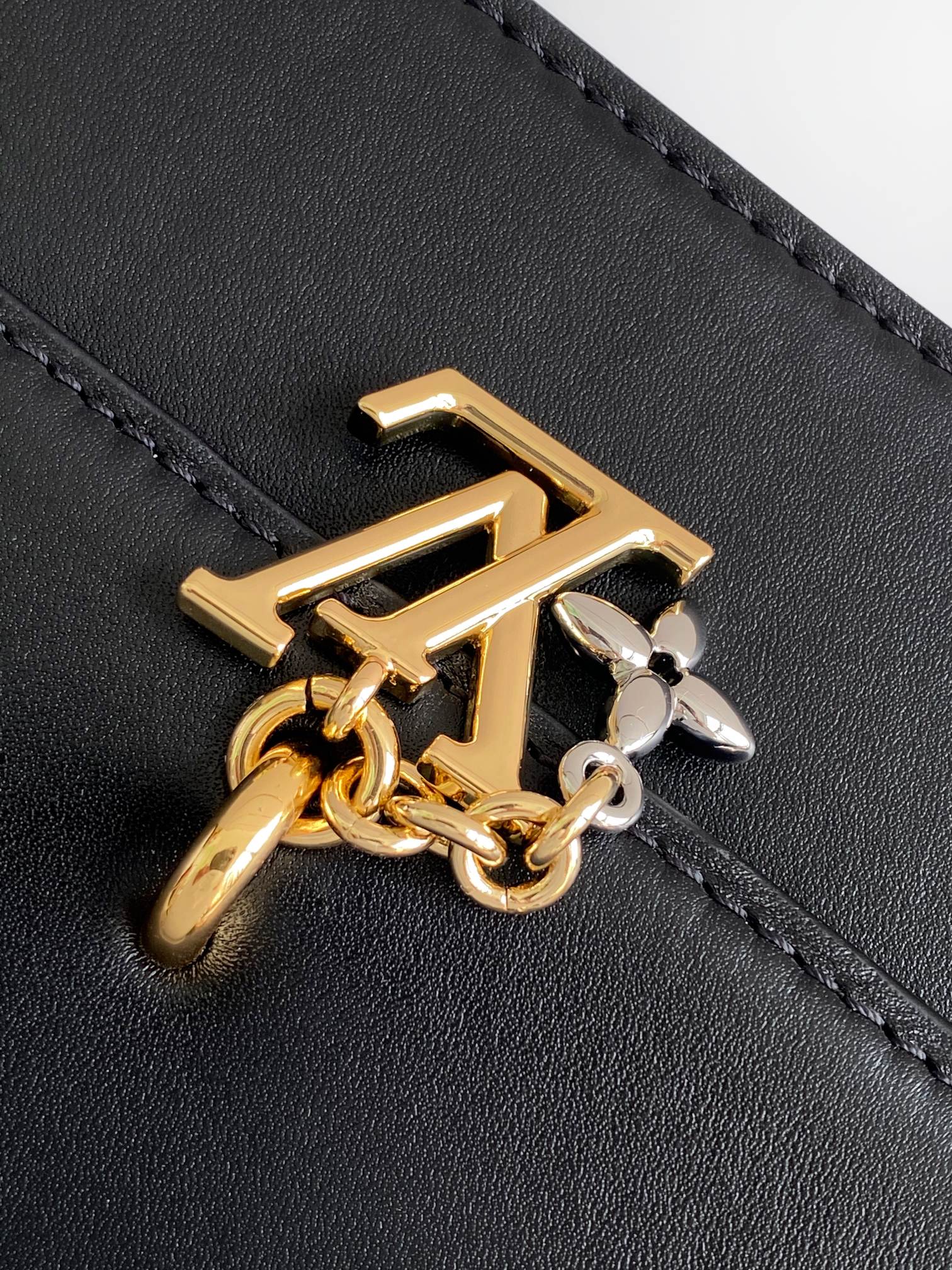 Louis Vuitton LV Bloom Wallet On Chain - Image 5