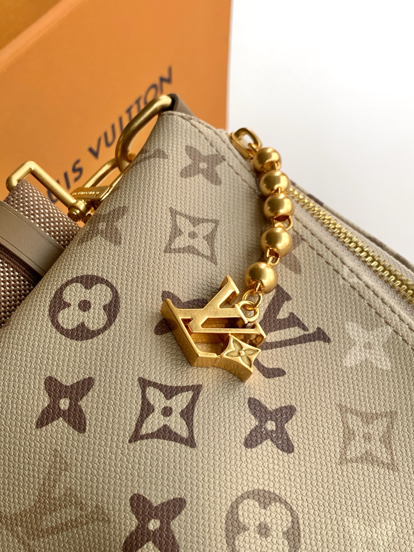 M26931 Mètis Monogram Canvas Shoulder Bag - Image 5