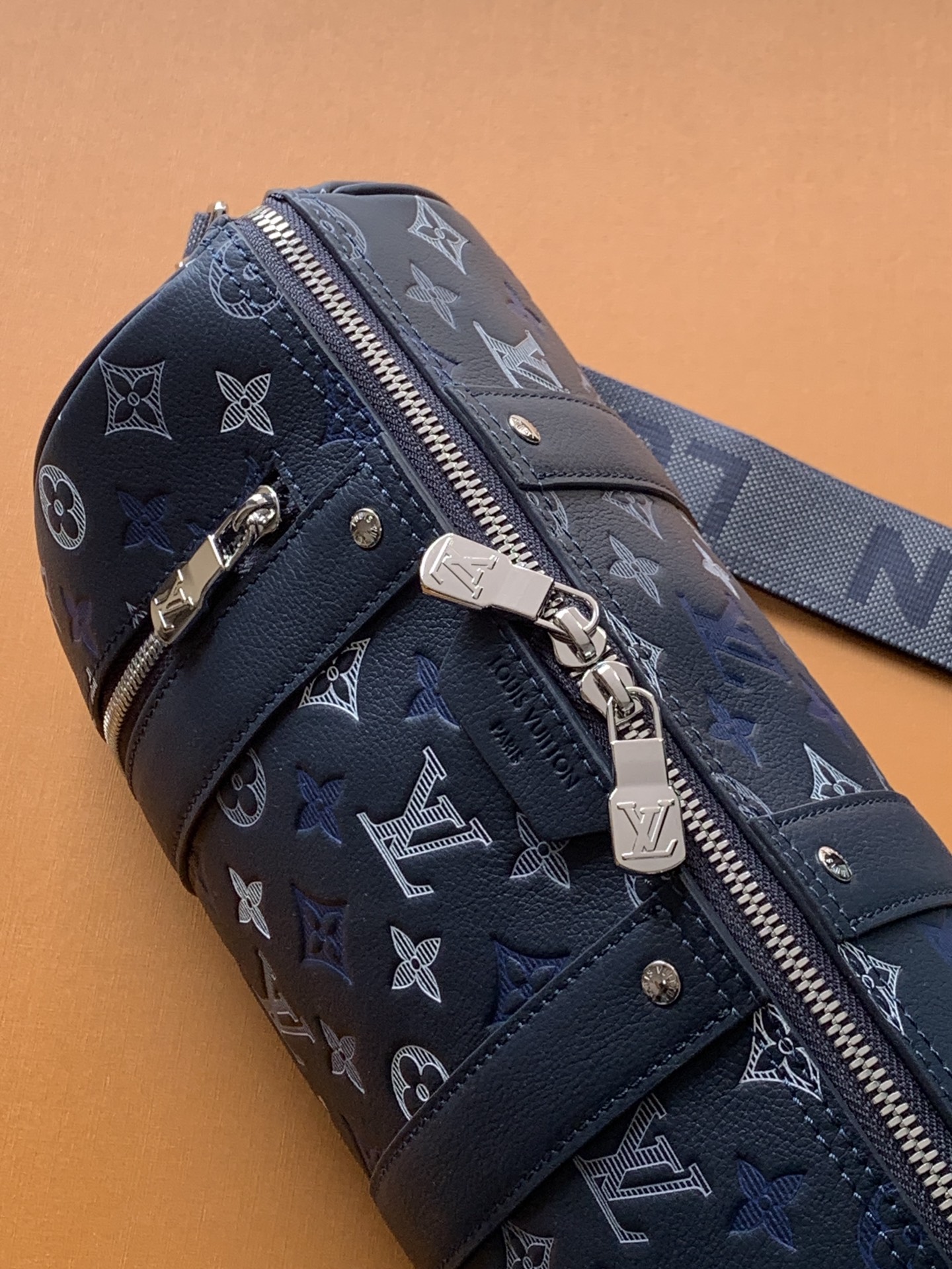 Louis Vuitton City Keepall M28617 Monogram Shadow Leather Travel Bag - Image 5