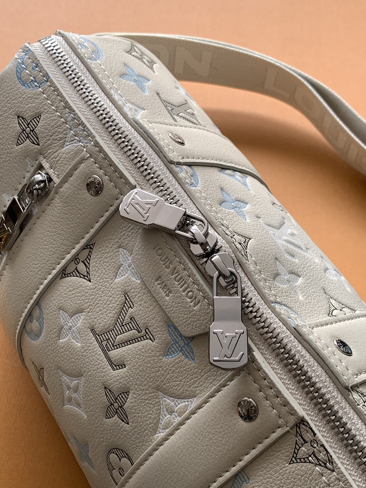 Louis Vuitton City Keepall M28617 Monogram Shadow Leather Crossbody Bag - Image 5