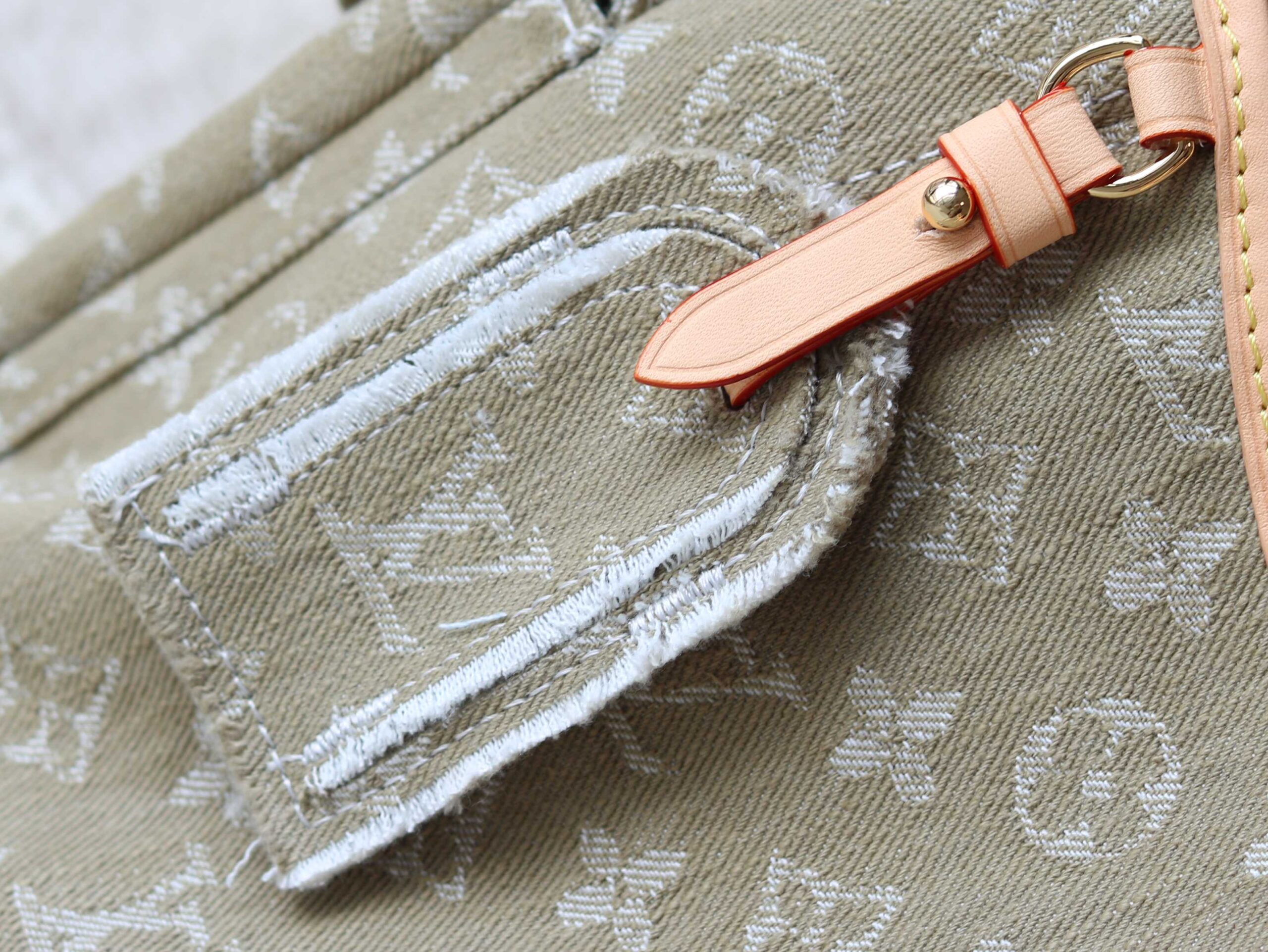 Louis Vuitton Carryall Cargo Small Denim Handbag - Image 5
