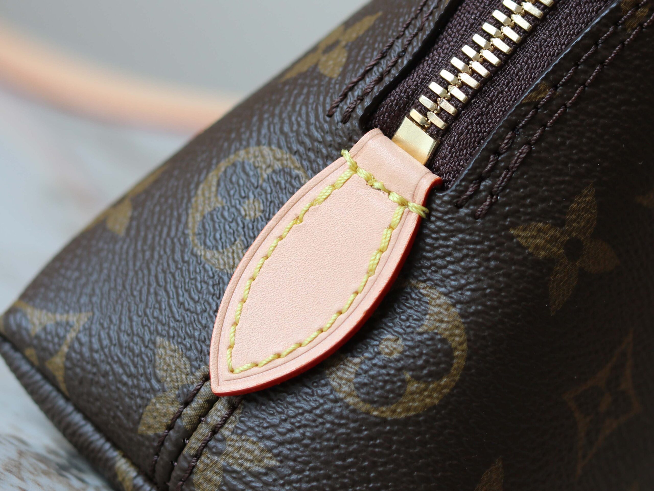 Louis Vuitton Squire East West Handbag M28953 - Image 5