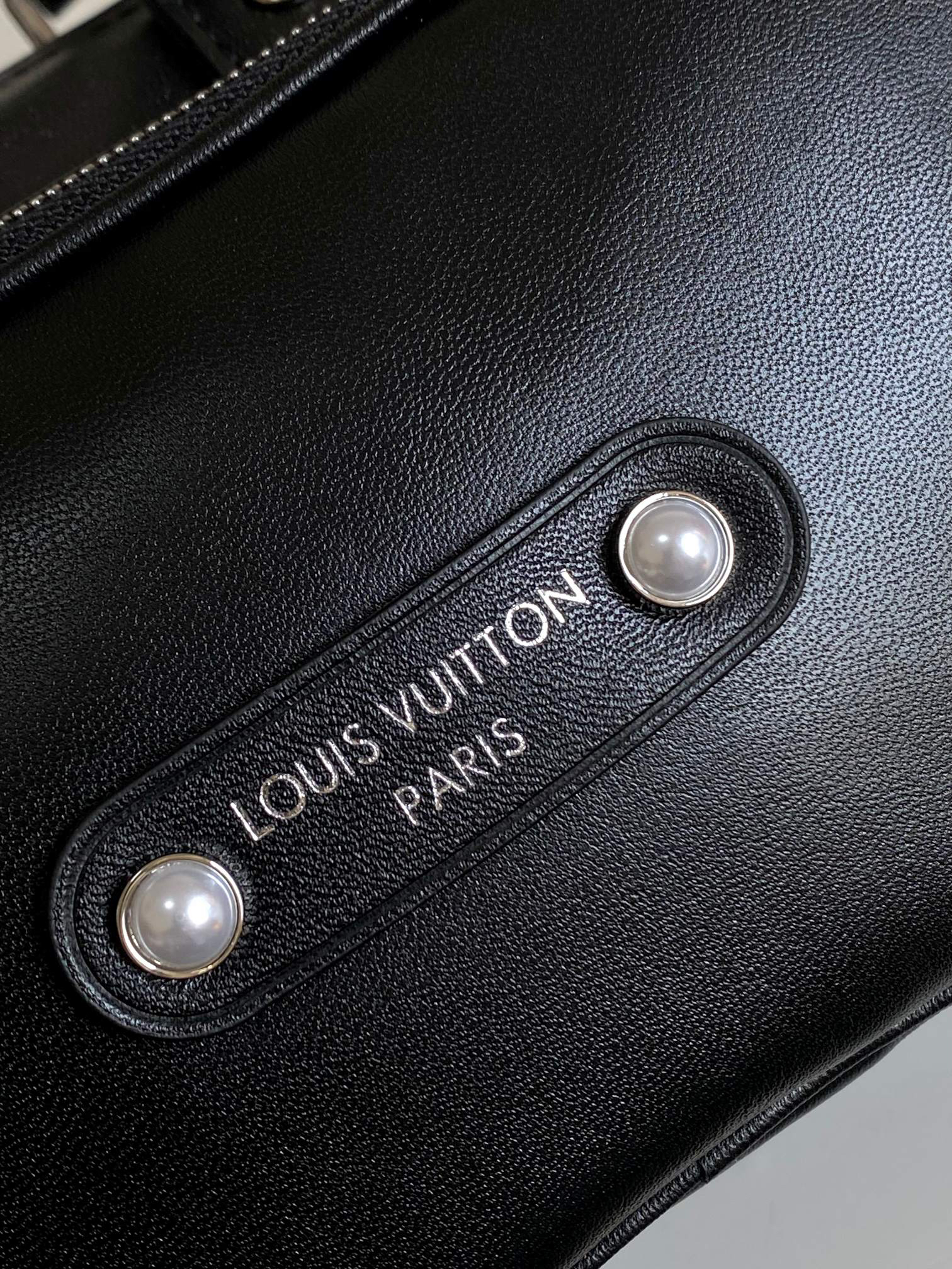 Louis Vuitton Keepall Bandoulière 25 Crossbody Bag - Image 5