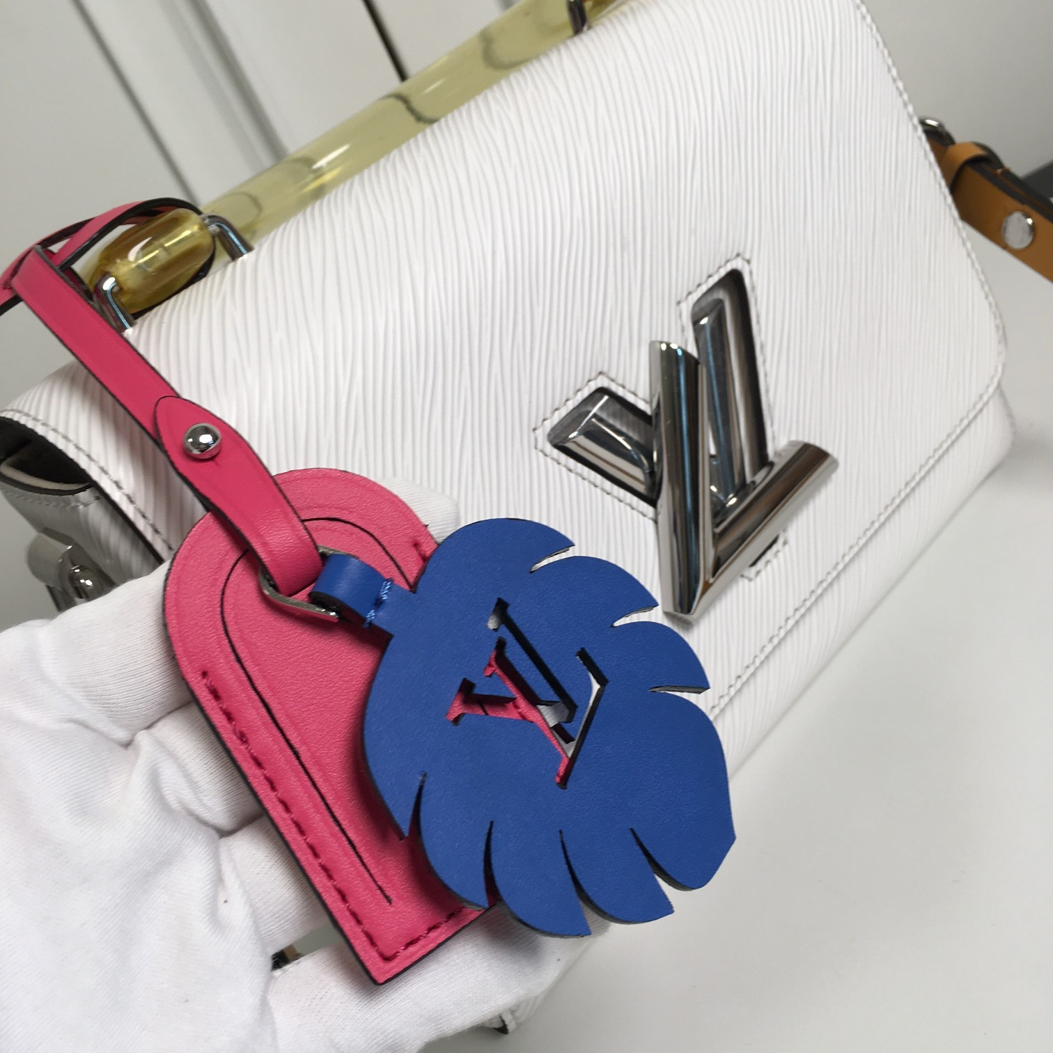 Louis Vuitton Twist Medium Handbag in White Epi Leather - Image 5
