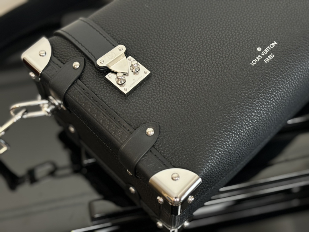 Louis Vuitton Side Trunk Medium Leather Crossbody Bag in Black - Image 5