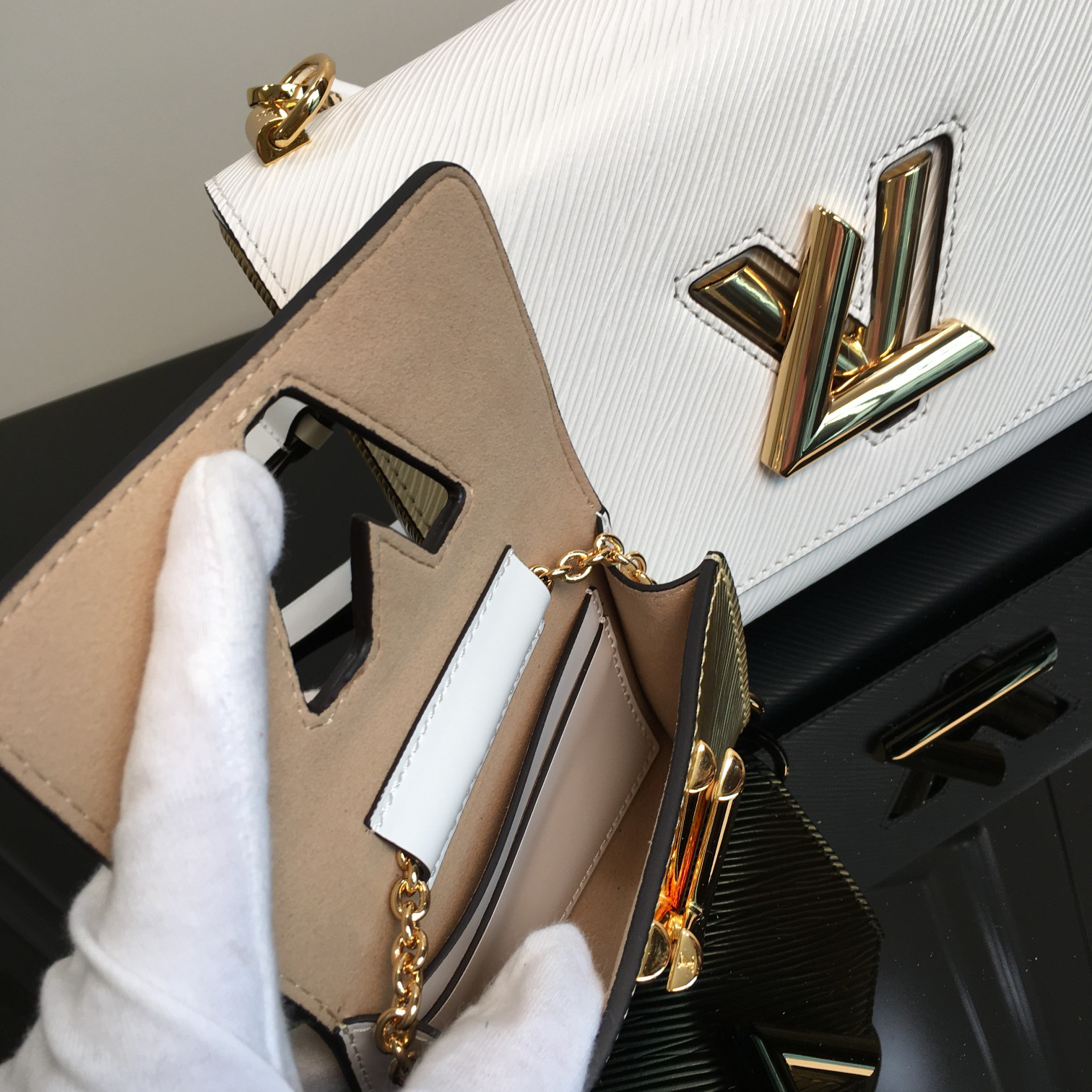 Louis Vuitton Twist Two-Piece Twin Bag in White Wave-Pattern Calfskin - Image 5