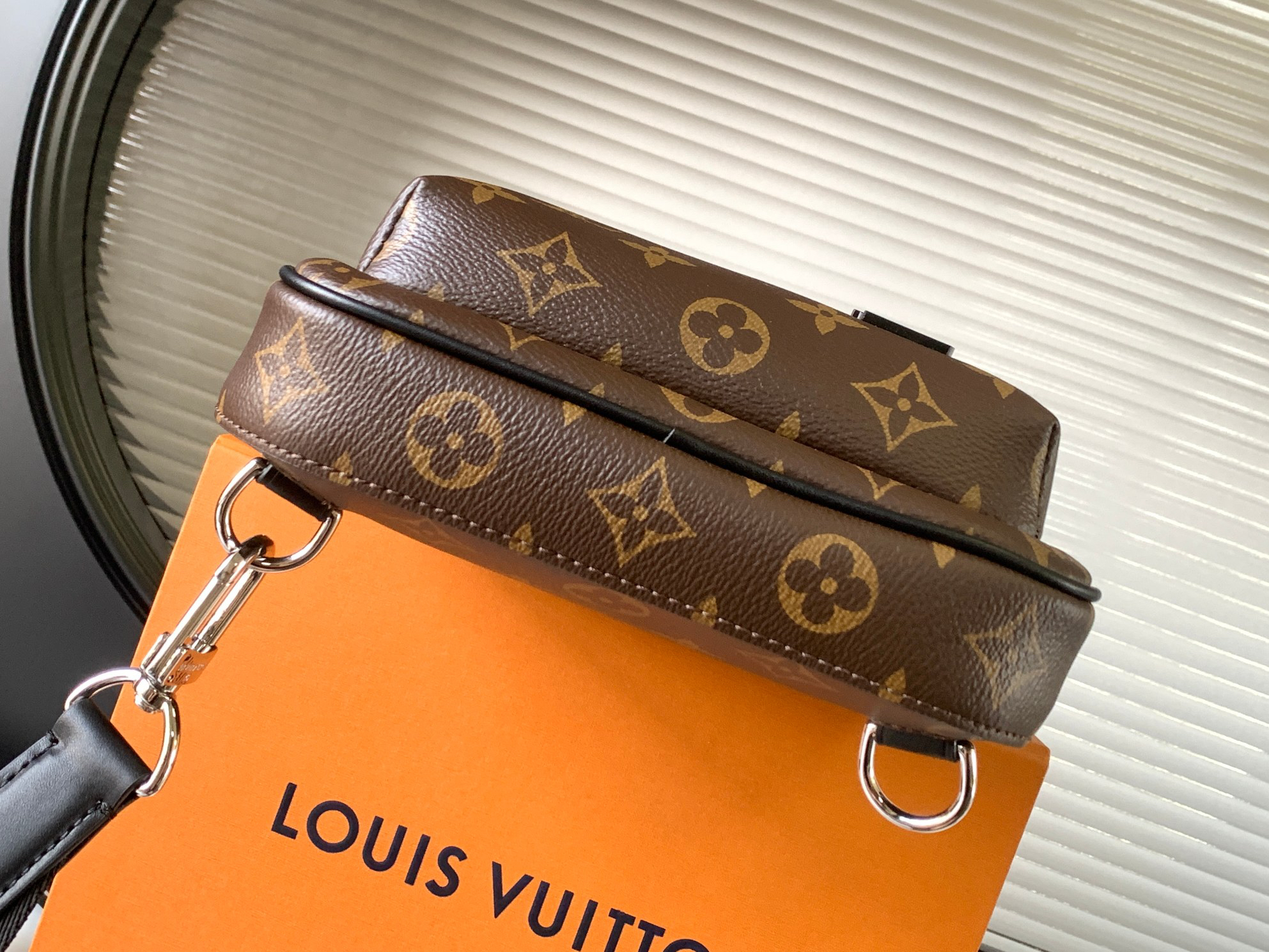 Louis Vuitton Avenue Damier Graphite Crossbody Bag N45302 - Image 5