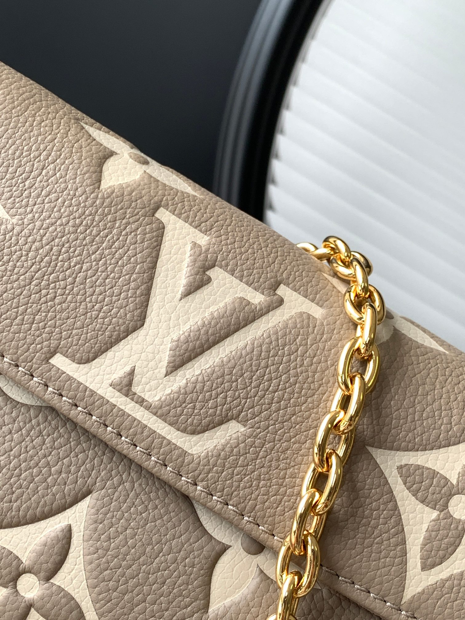 Louis Vuitton Wallet on Chain Ivy in Monogram Empreinte Leather - Image 5