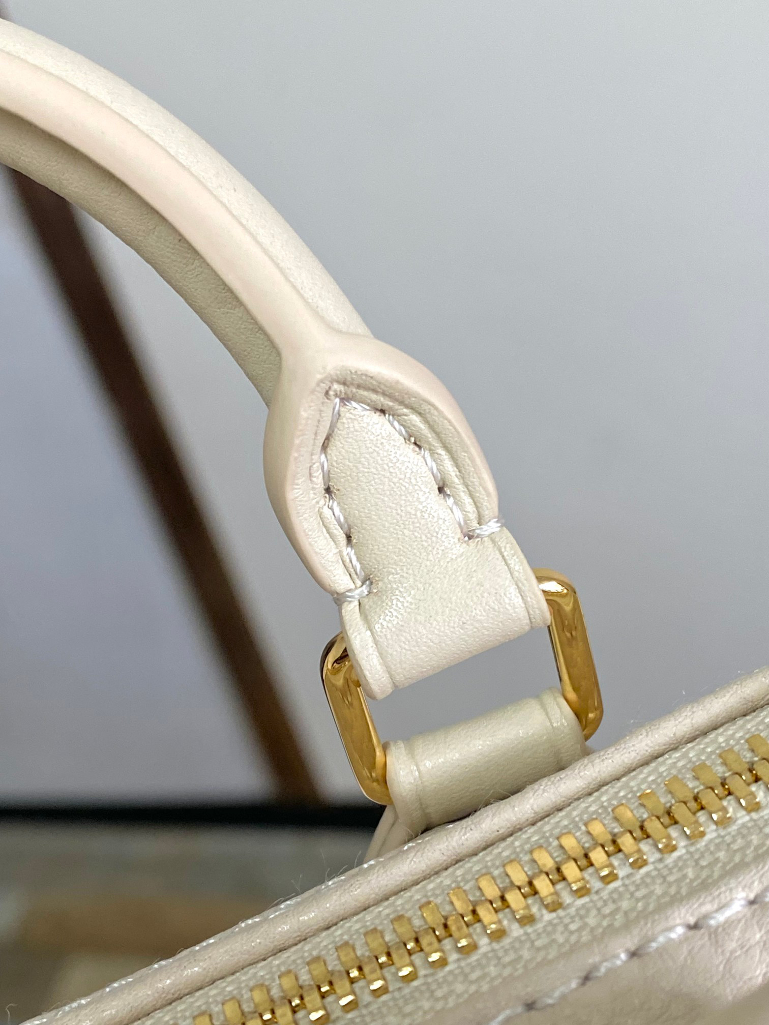 Louis Vuitton Nano Speedy Handbag M25591 in White Gradient - Image 5