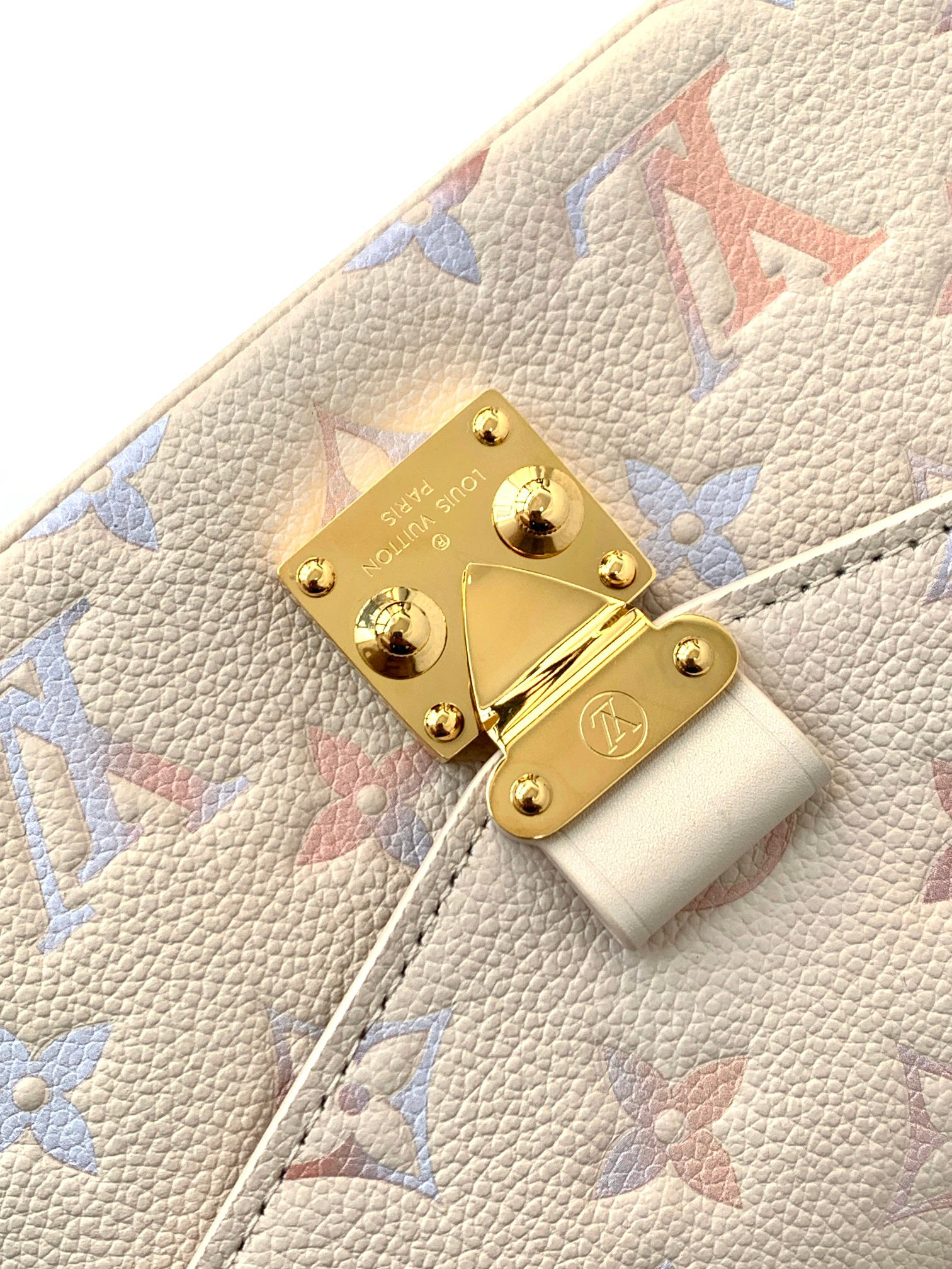 Louis Vuitton Pochette Métis East West Handbag in Dream Monogram - Image 5