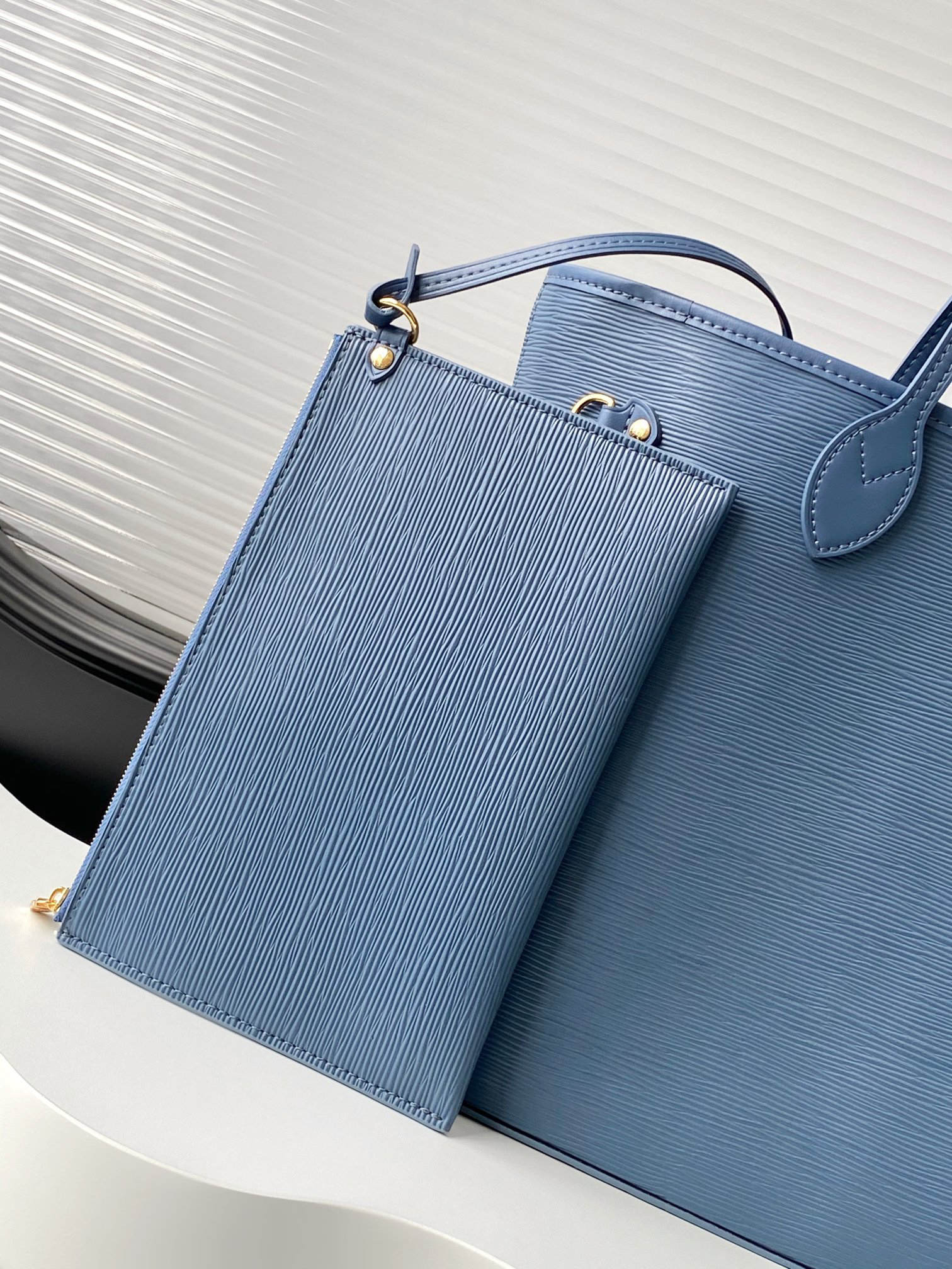 Neverfull MM Tote Bag with Denim-Blue Trim - Image 5