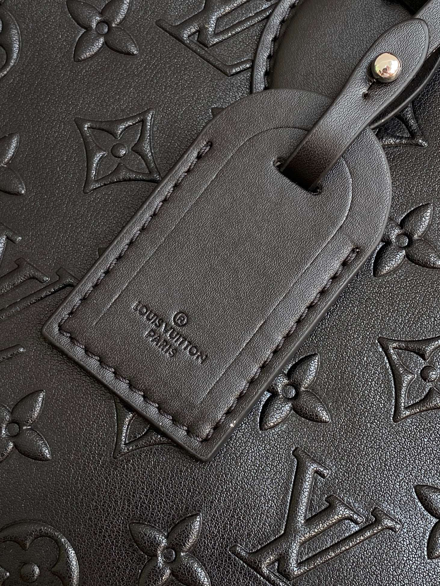 Louis Vuitton OnTheGo Small Handbag in Monogram Bold Leather - Image 5