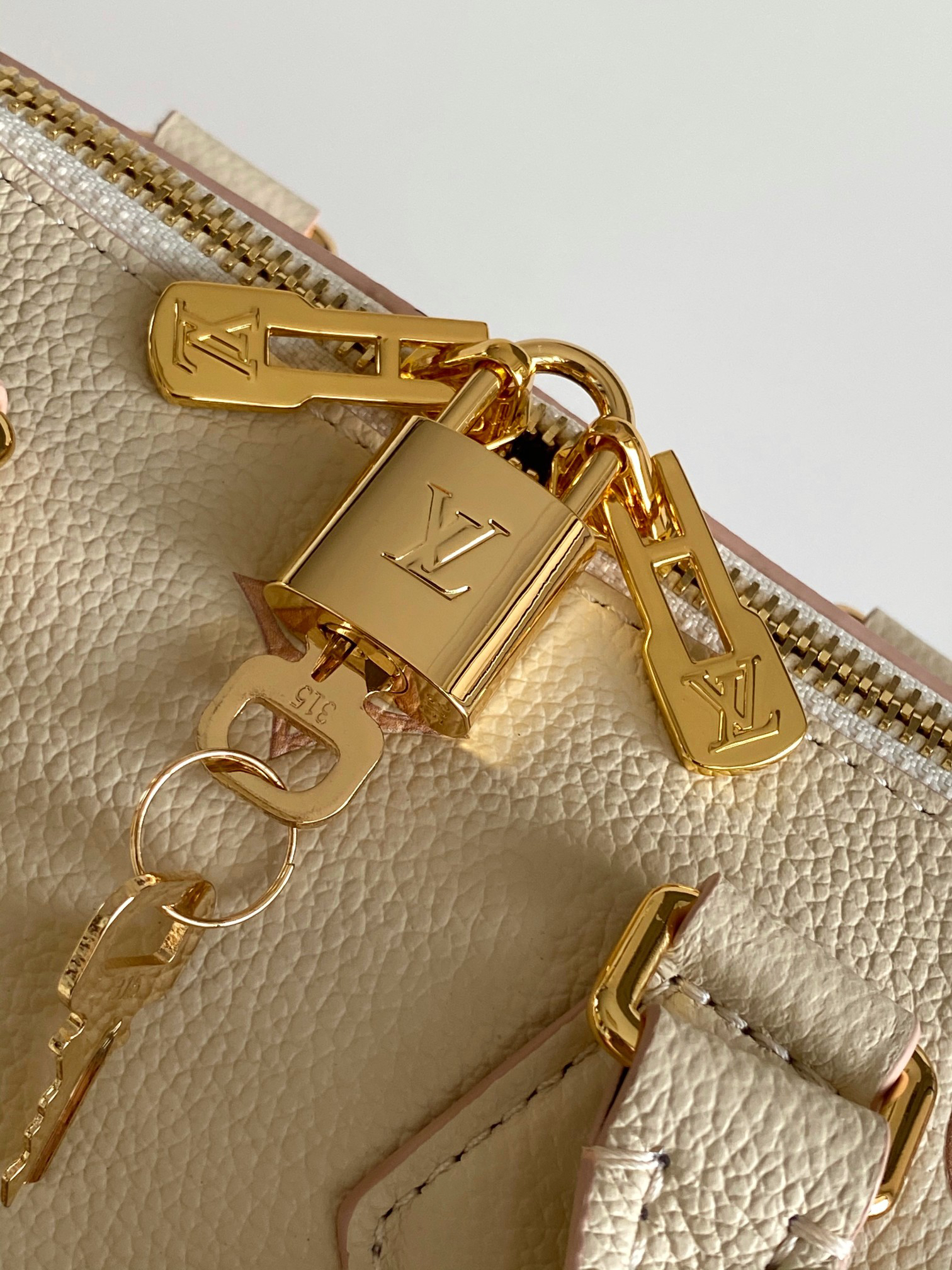 Louis Vuitton Speedy Bandoulière 20 Monogram Empreinte Leather Bag - Beige - Image 5