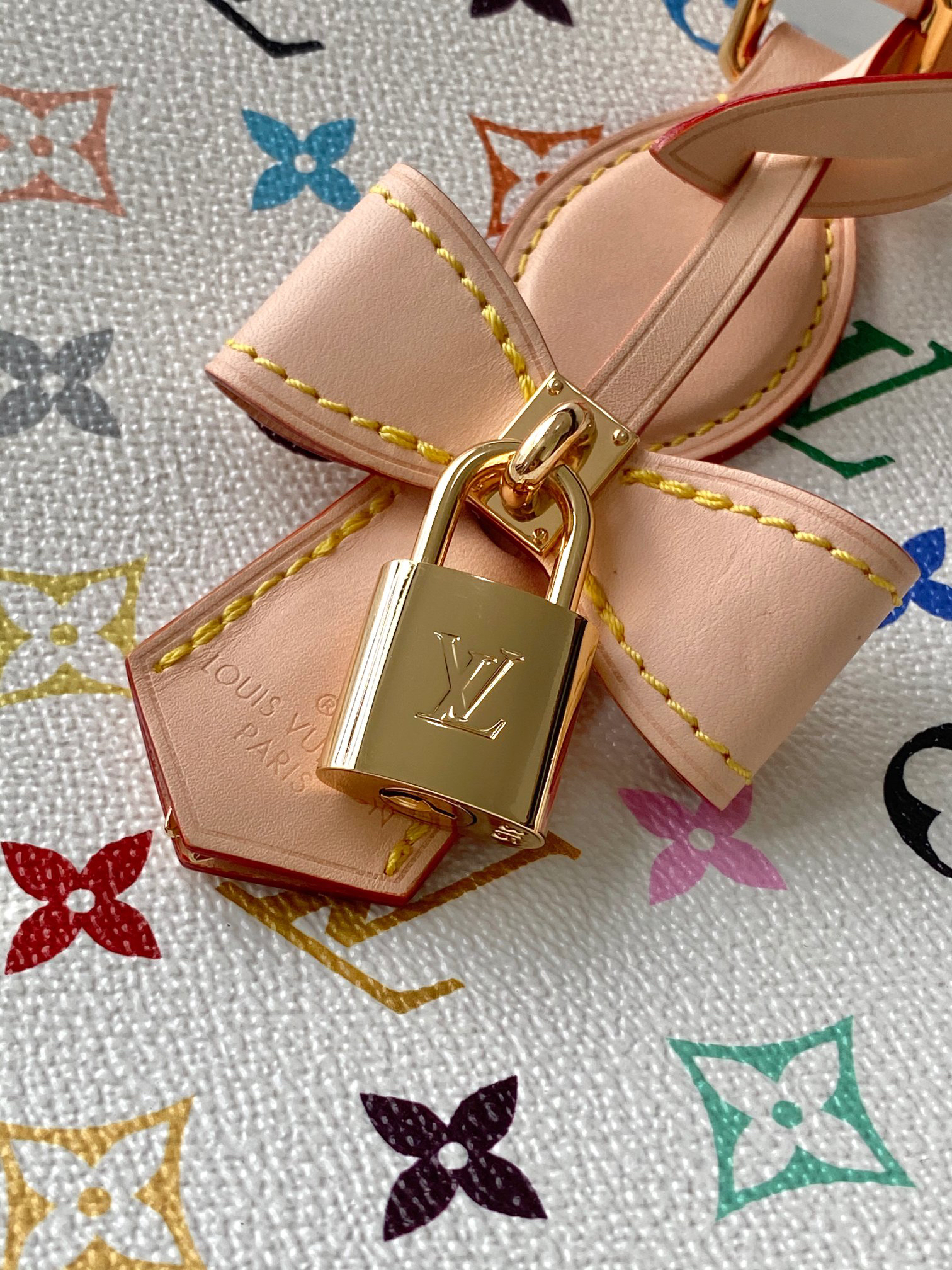 Louis Vuitton OnTheGo Medium Tote Bag in Monogram Canvas - Image 5