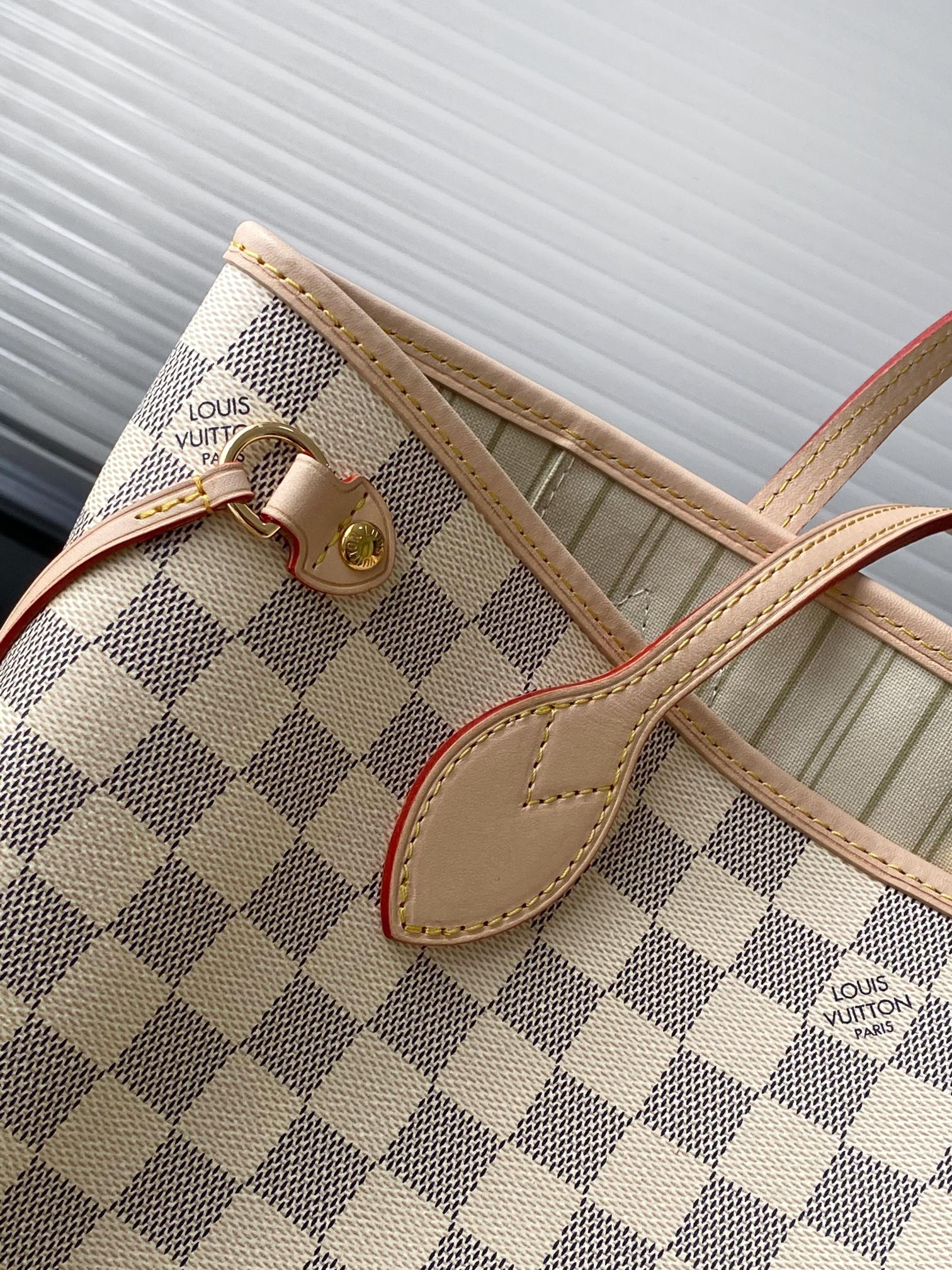 Louis Vuitton Neverfull Small Tote Bag in Damier Ebene Canvas - Image 5