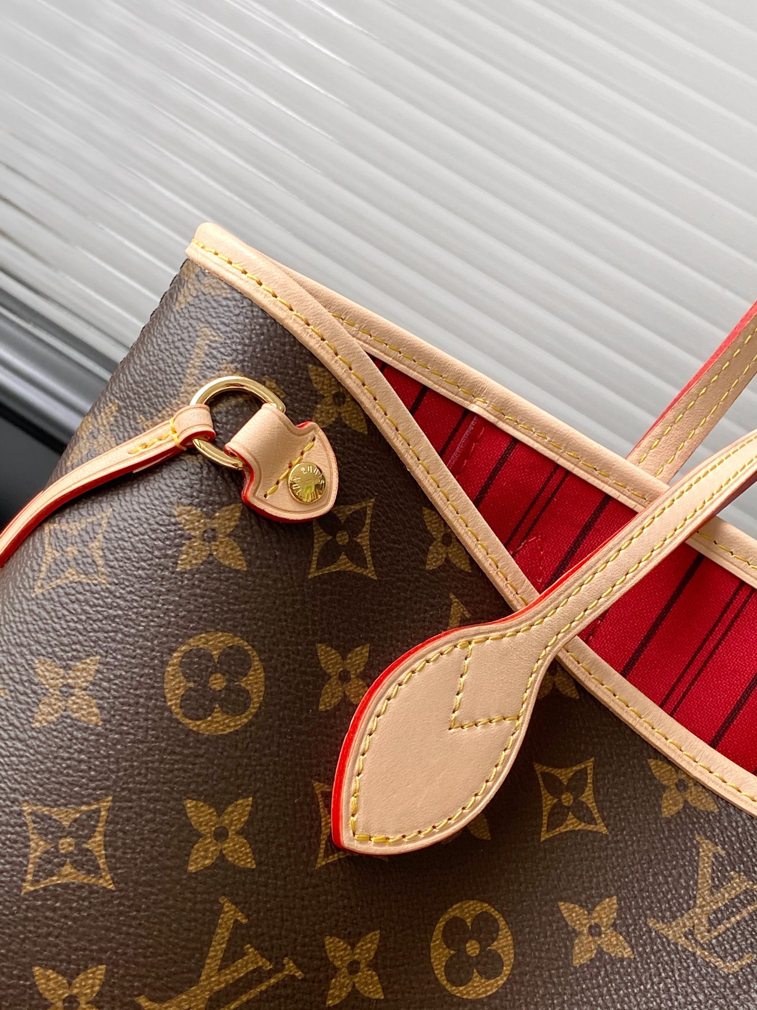 Louis Vuitton Neverfull Small Tote Bag in Damier Ebene Canvas - Image 5