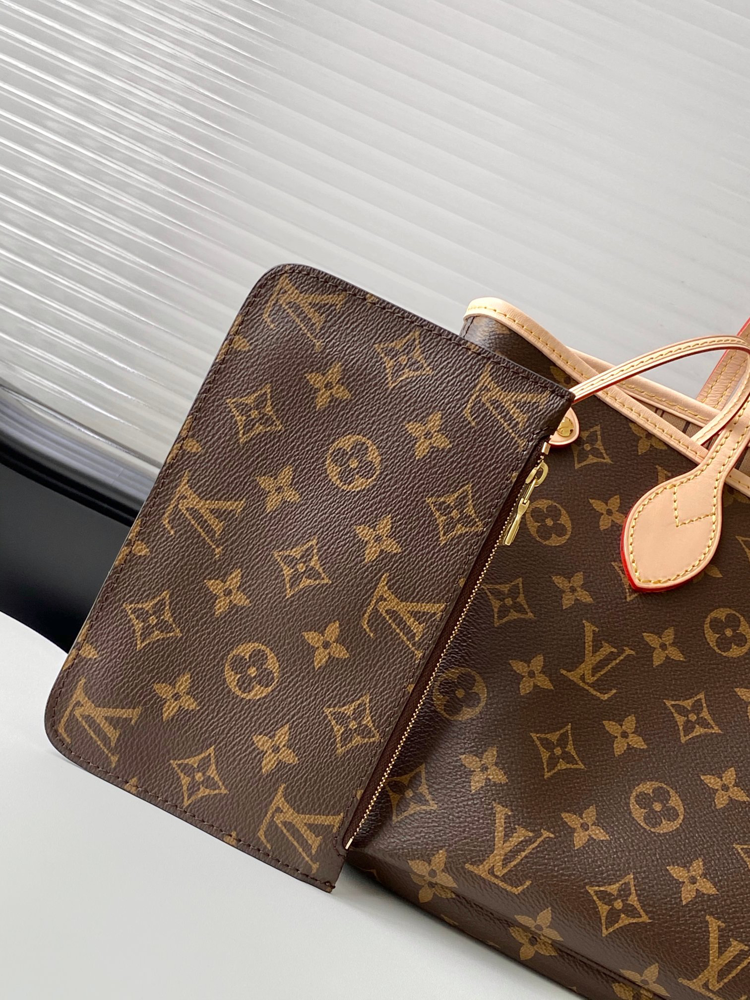 Louis Vuitton Neverfull Small Tote Bag in Damier Ebene Canvas - Image 5