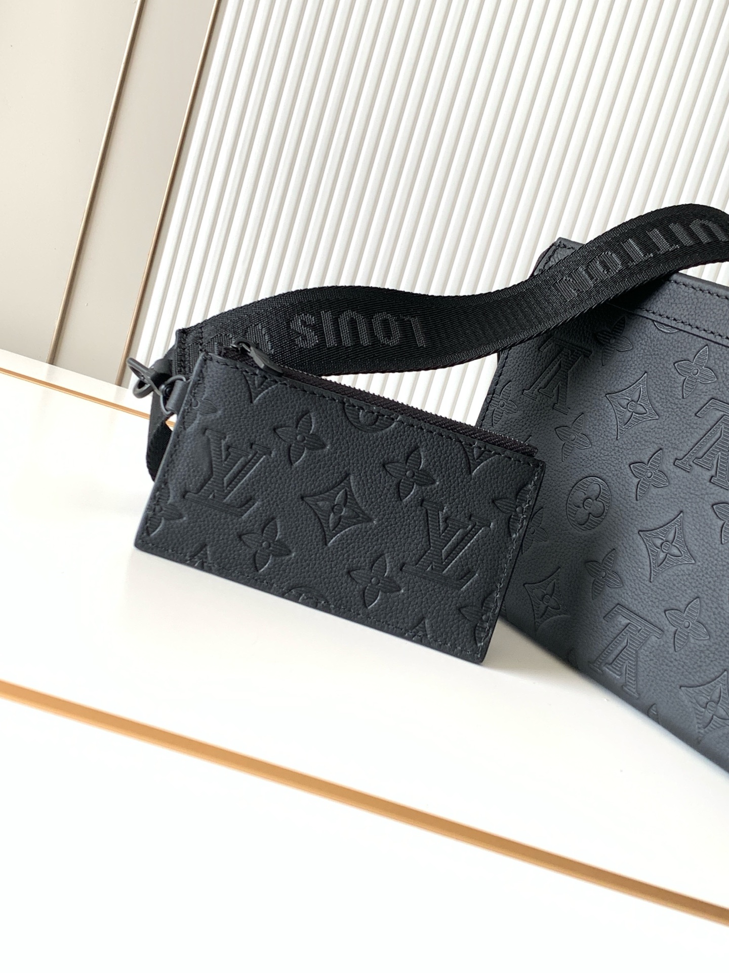Louis Vuitton Gaston Wearable Wallet Pochette Voyage M81115 - Image 5