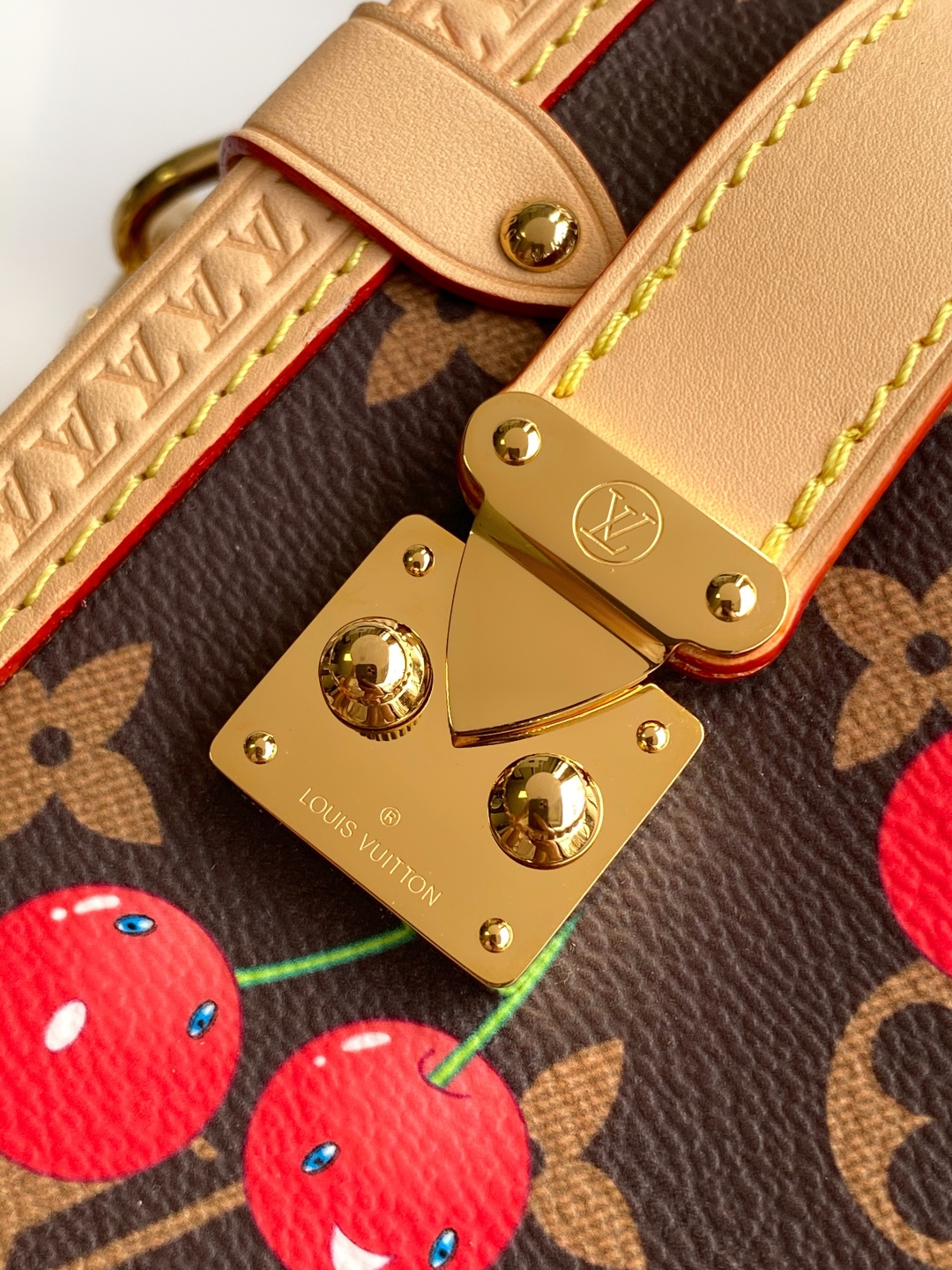 Louis Vuitton Side Trunk MM Handbag in Monogram - Image 5